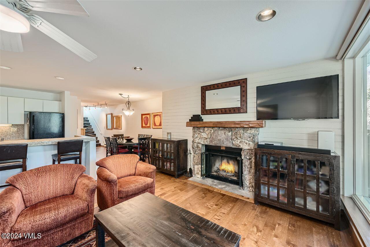 1100 N Frontage W, 1429