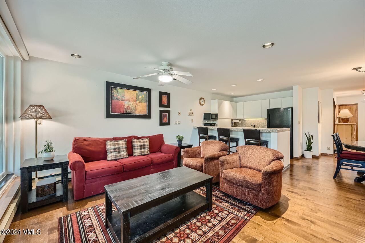 1100 N Frontage W, 1429