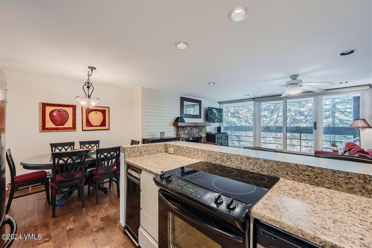 1100 N Frontage W, 1429