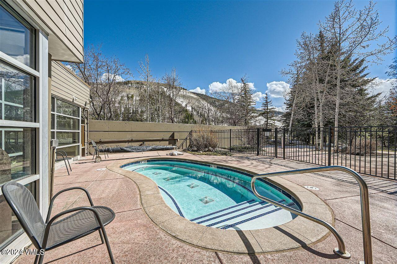 1100 N Frontage W, 1429