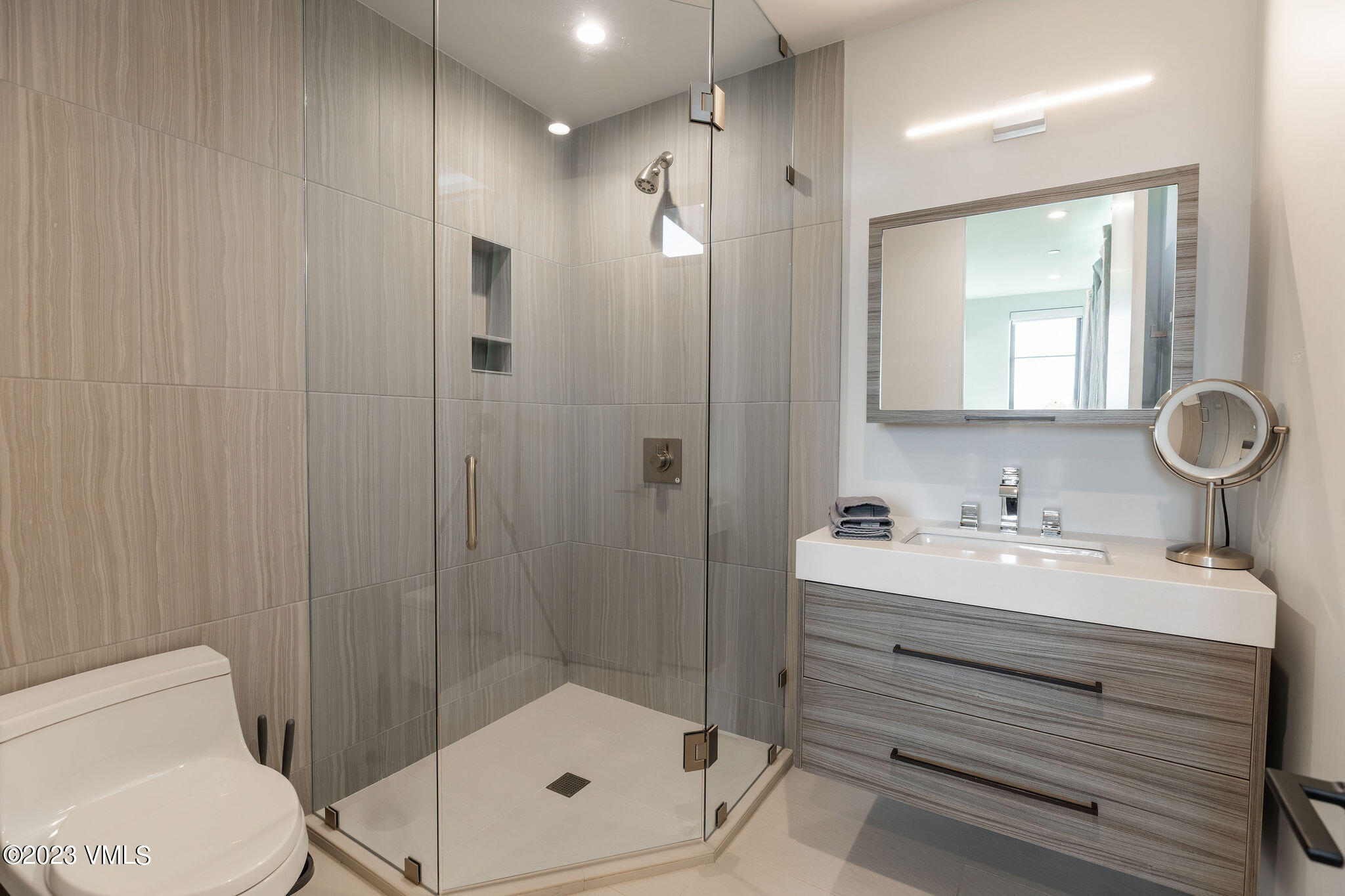 1658 E Haystacker Drive