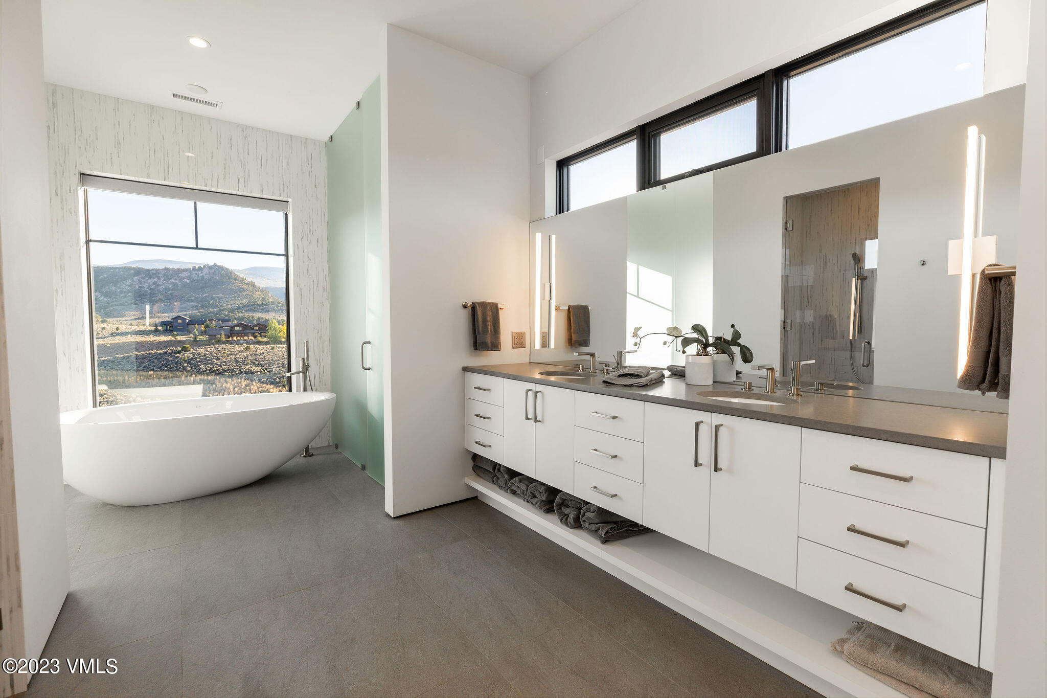 1658 E Haystacker Drive