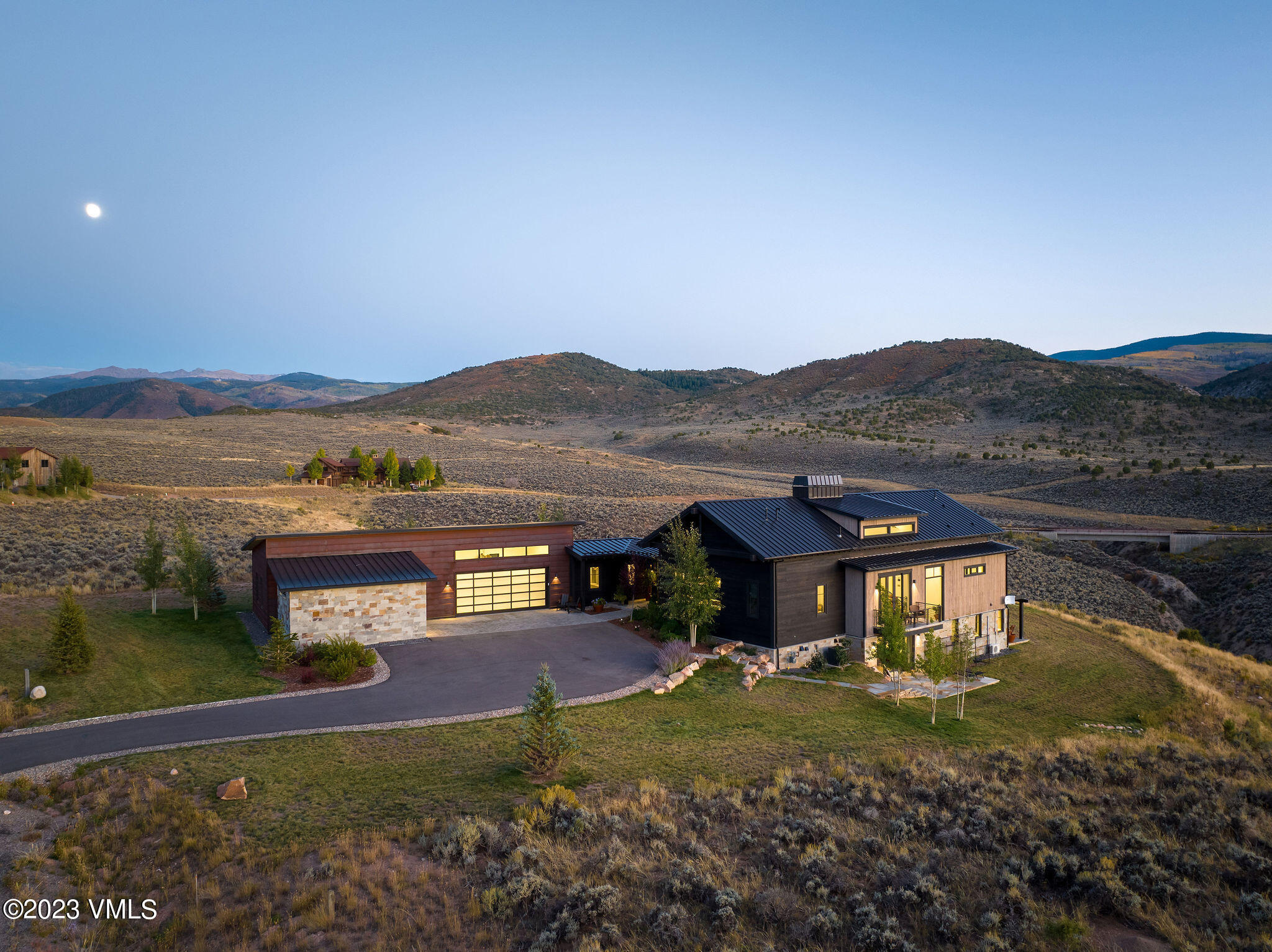 1658 E Haystacker Drive