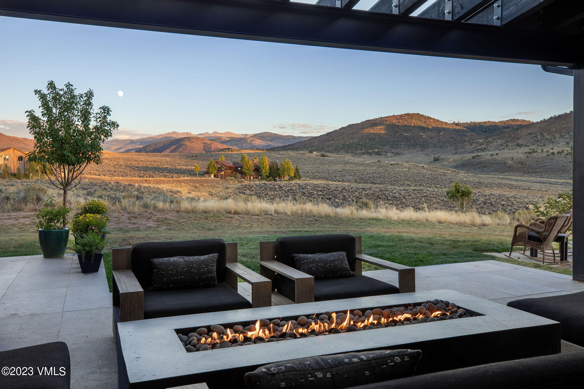 1658 E Haystacker Drive