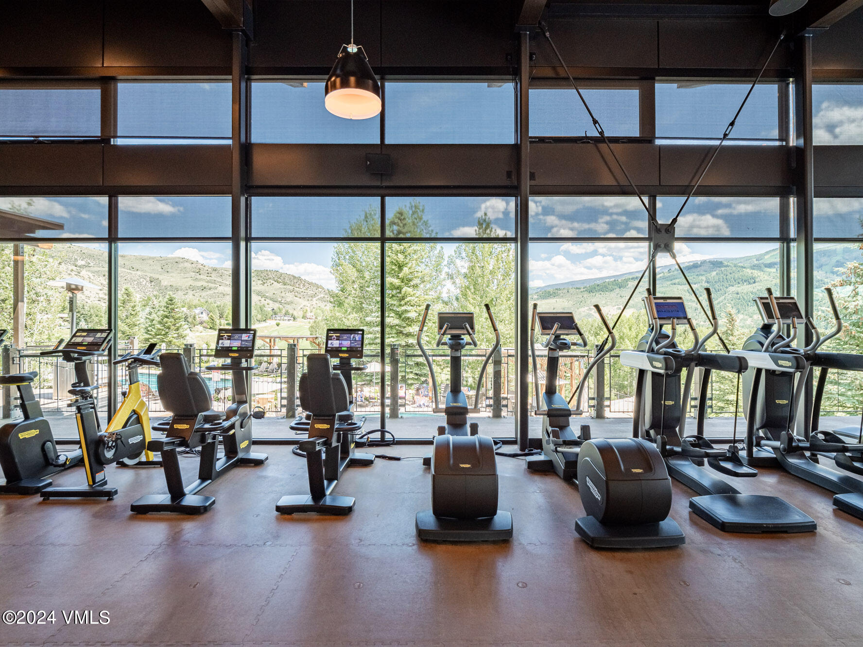 931 Singletree Road, 32