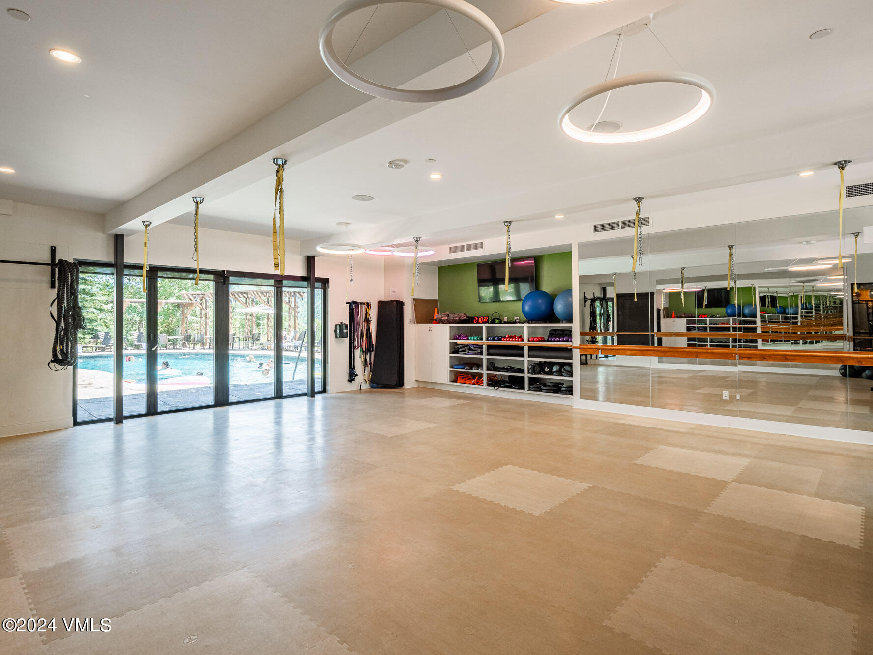 931 Singletree Road, 32