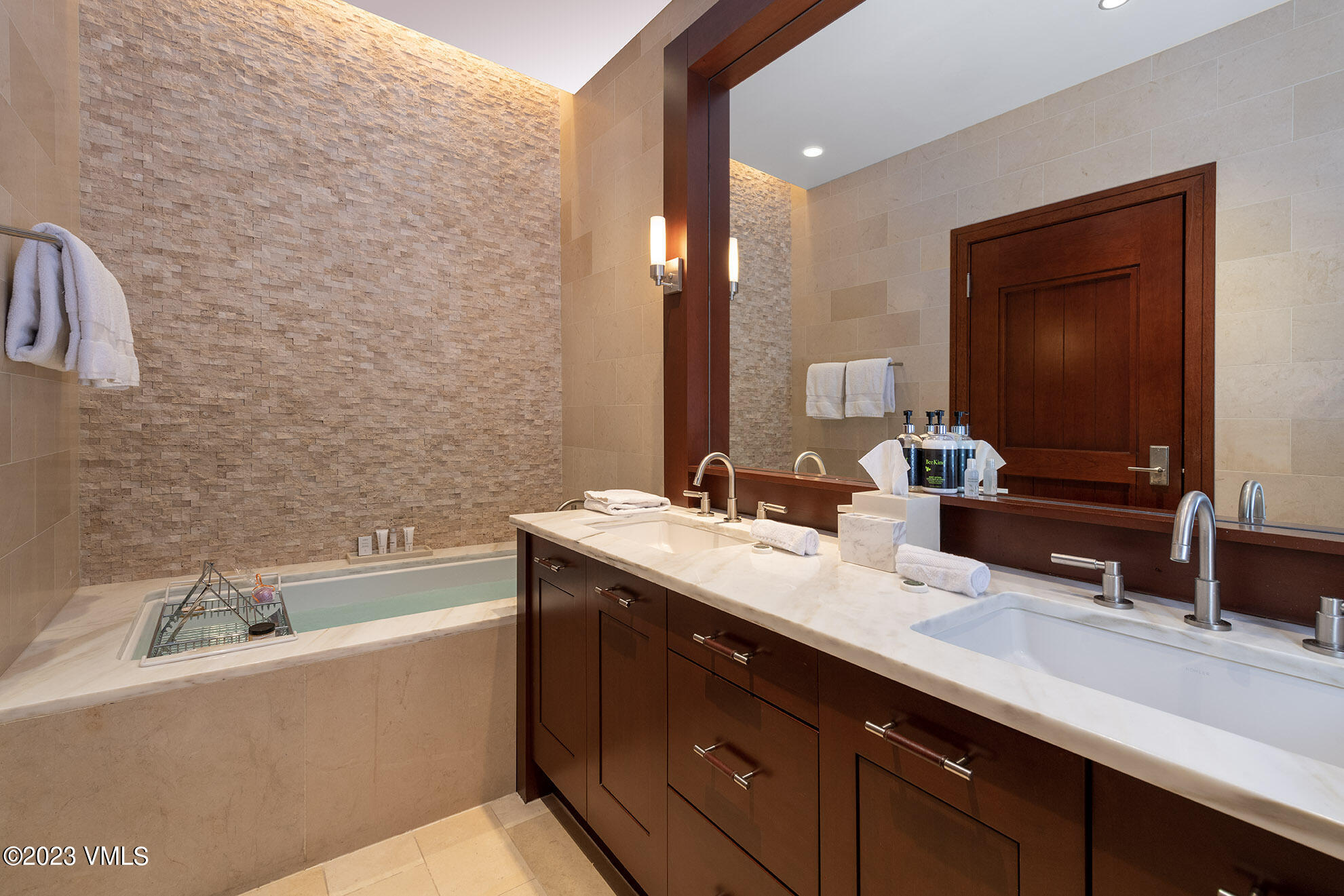 141 E Meadow Drive, 2A SOUTH