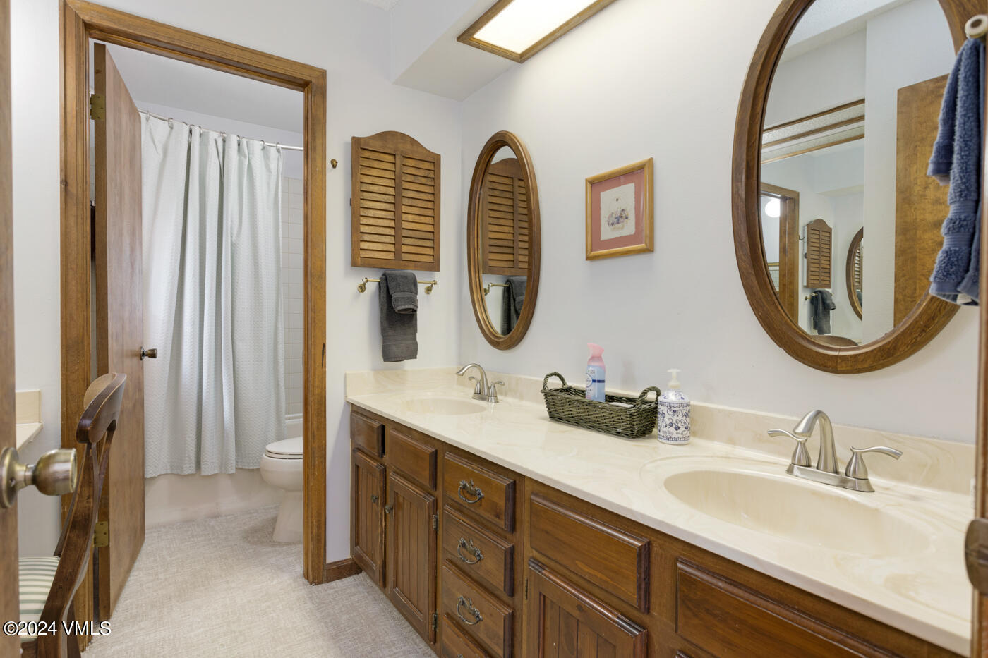 218 W Beaver Creek Boulevard, A & B