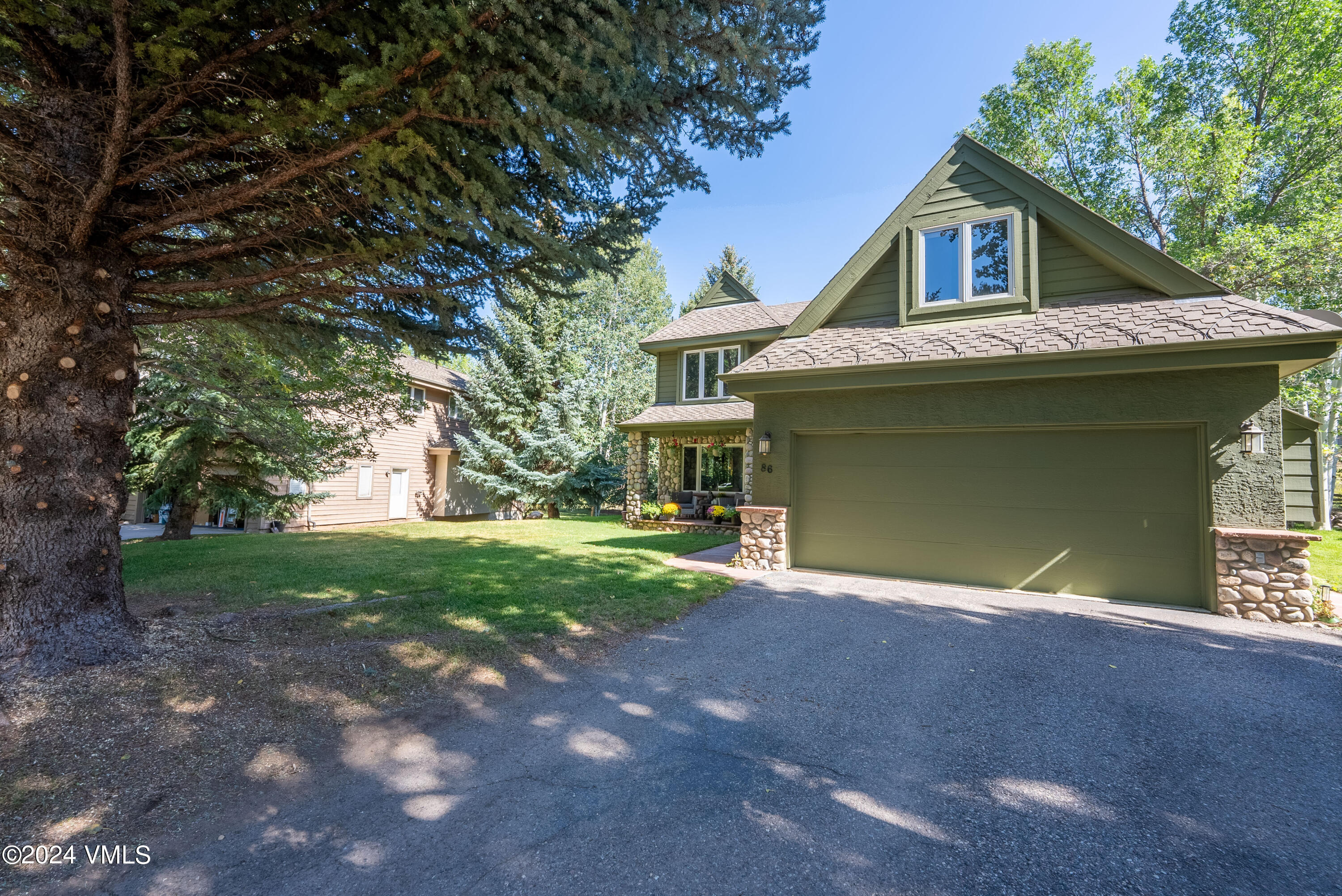 86 Castle Peak Lane | SOLD