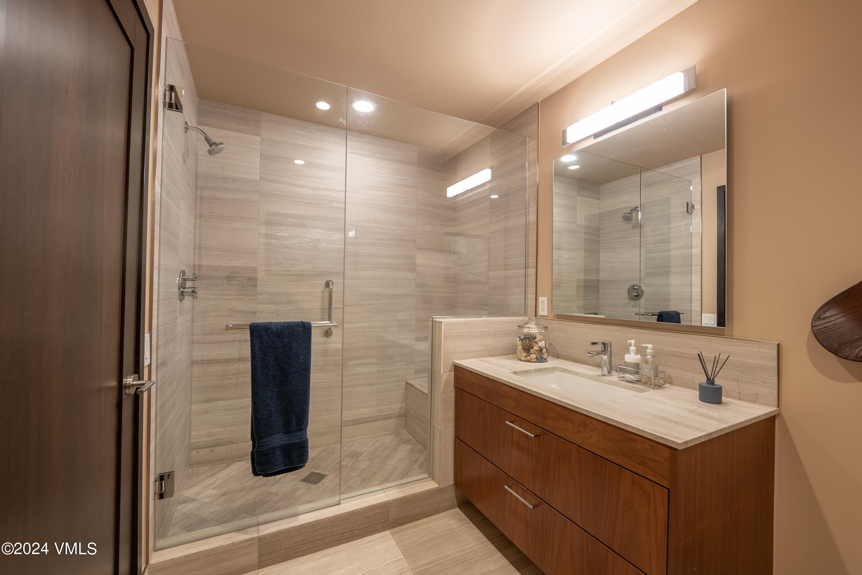 701 W Lionshead, E406