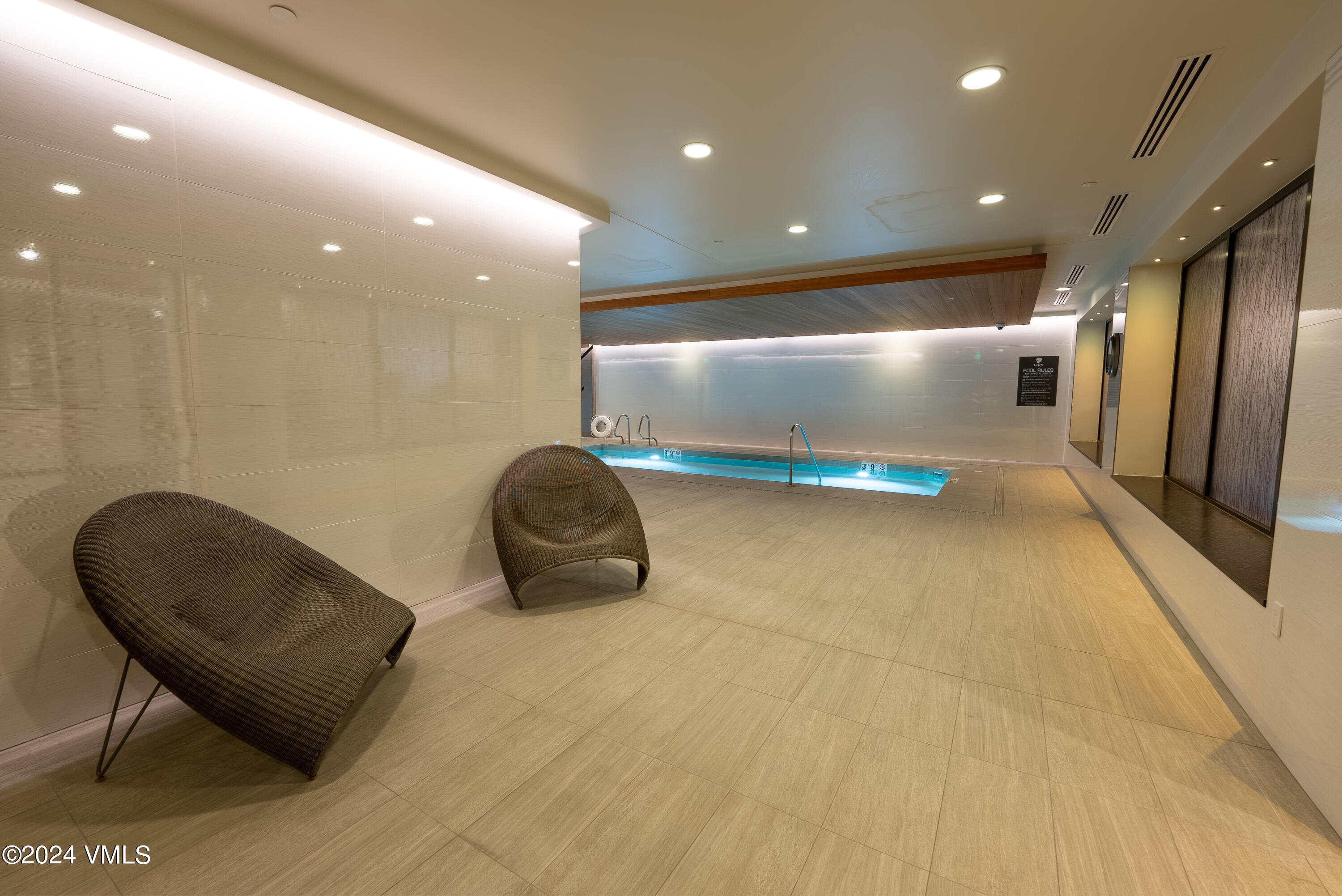 701 W Lionshead, E406