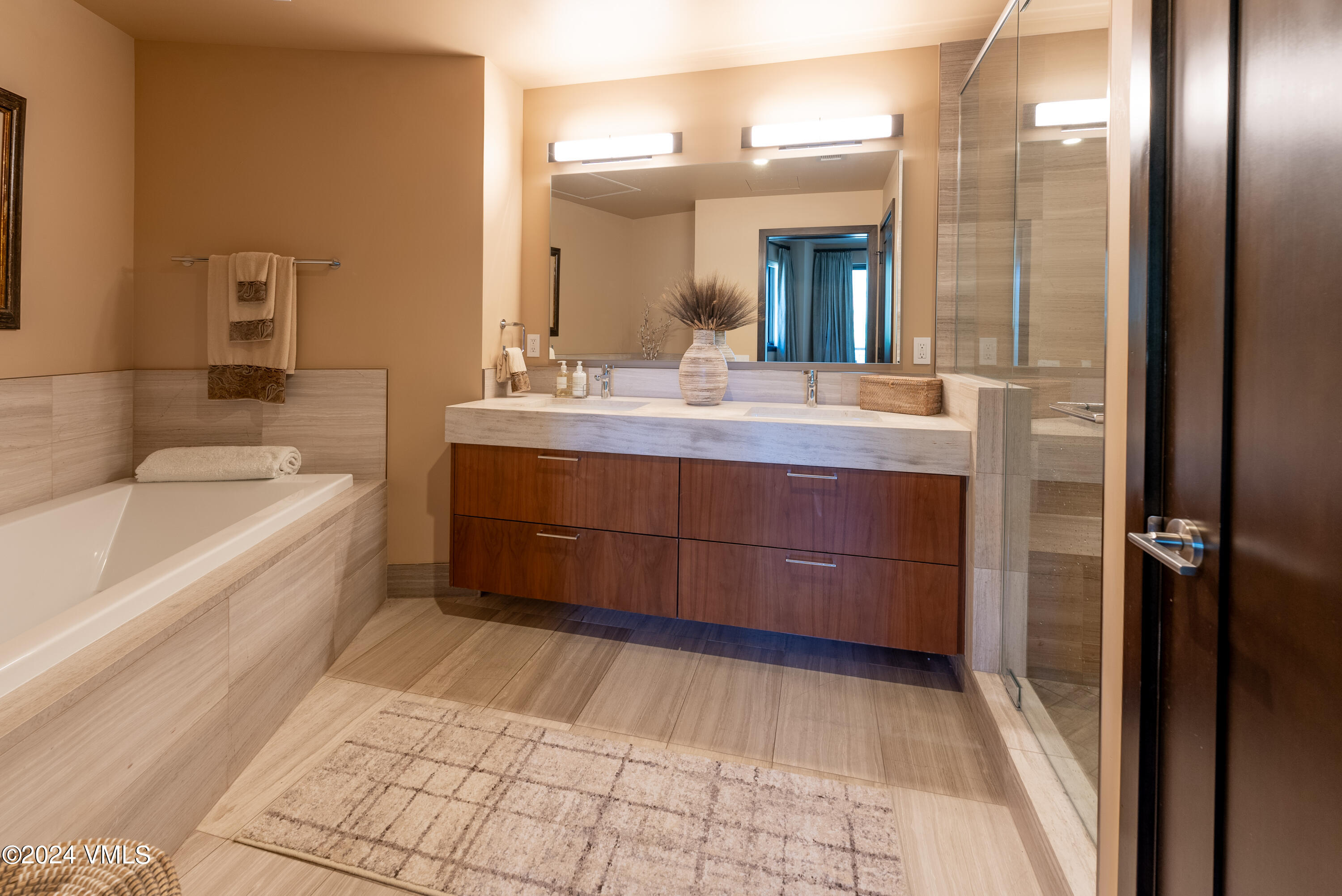 701 W Lionshead, E406