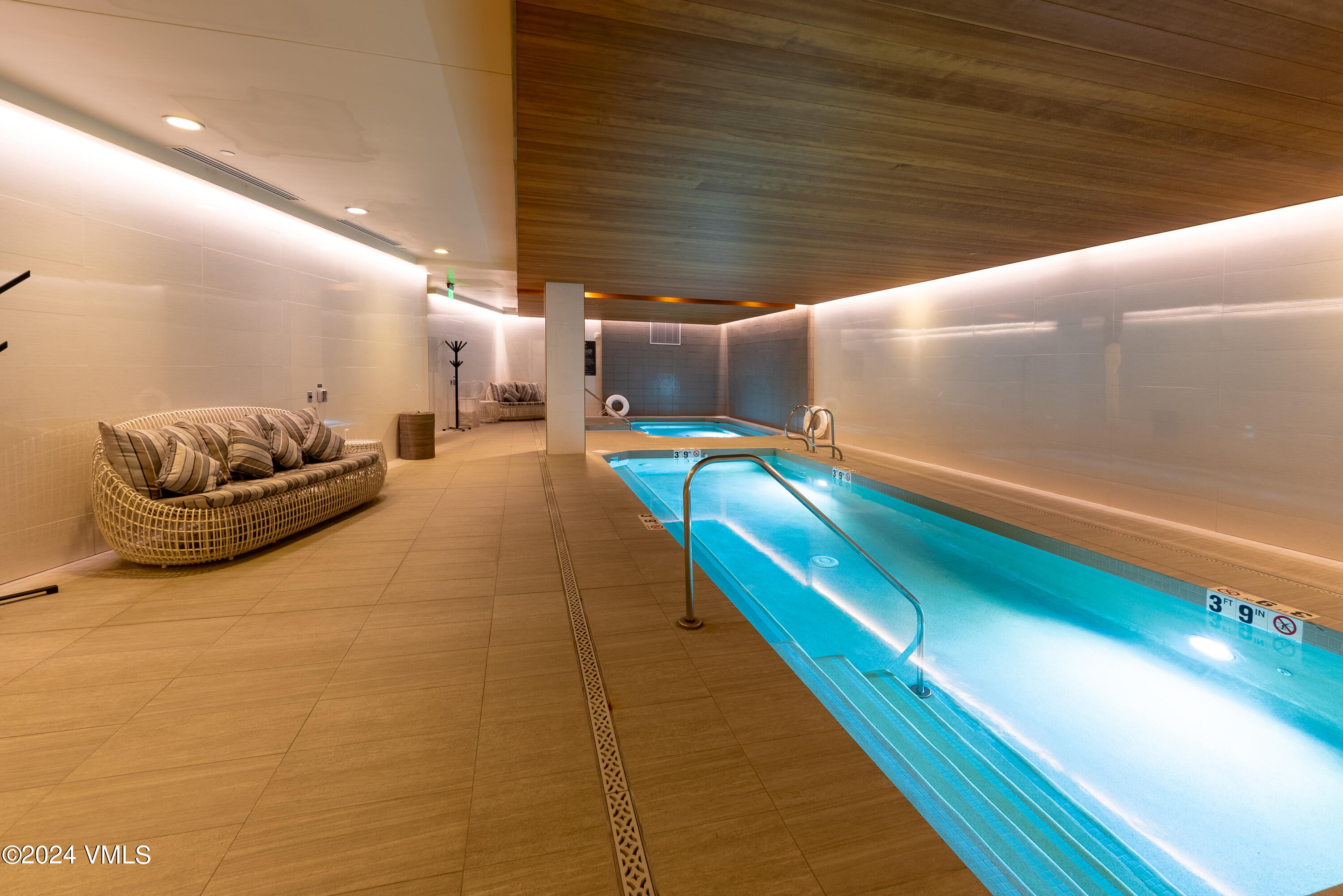 701 W Lionshead Circle, W201