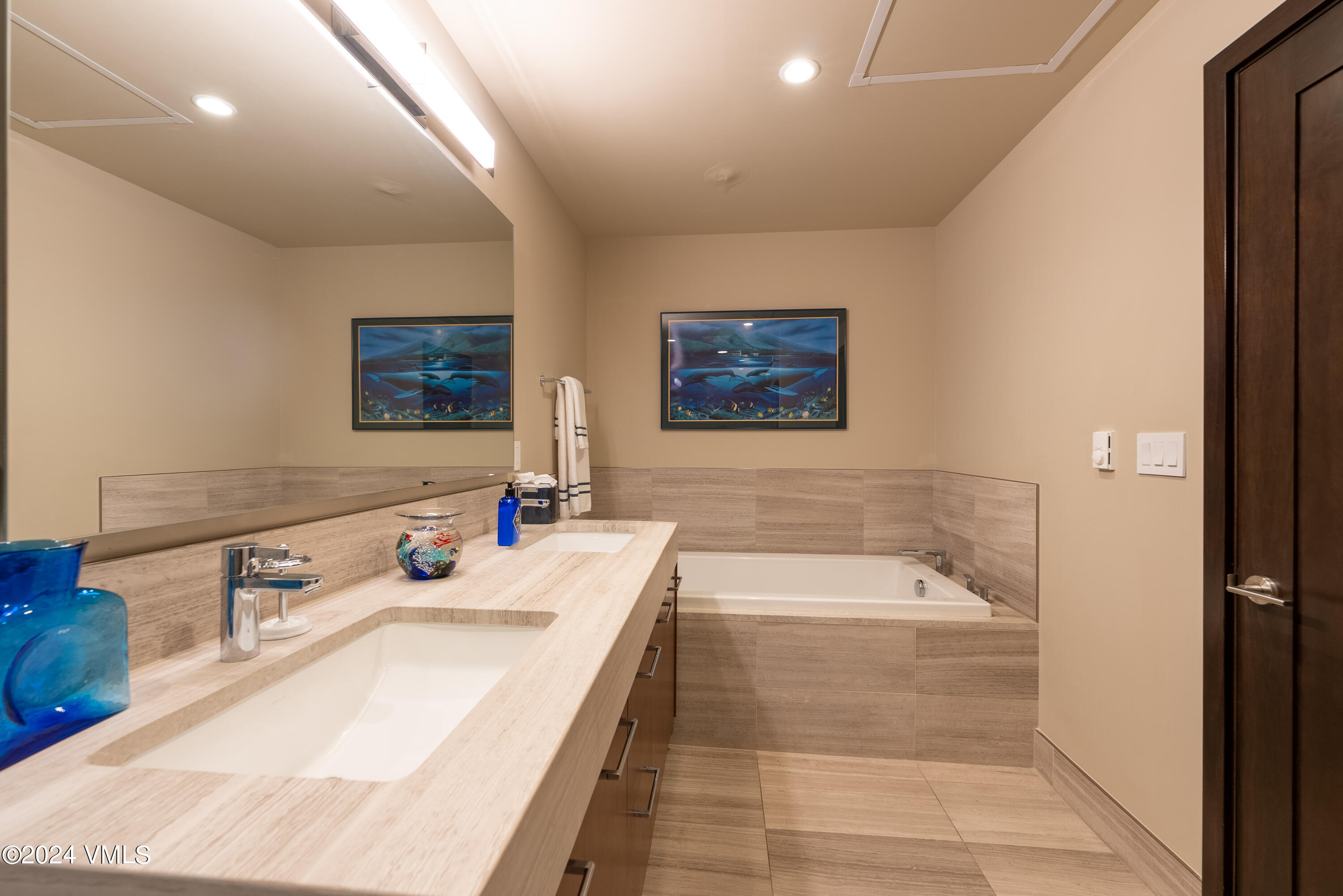 701 W Lionshead Circle, W201