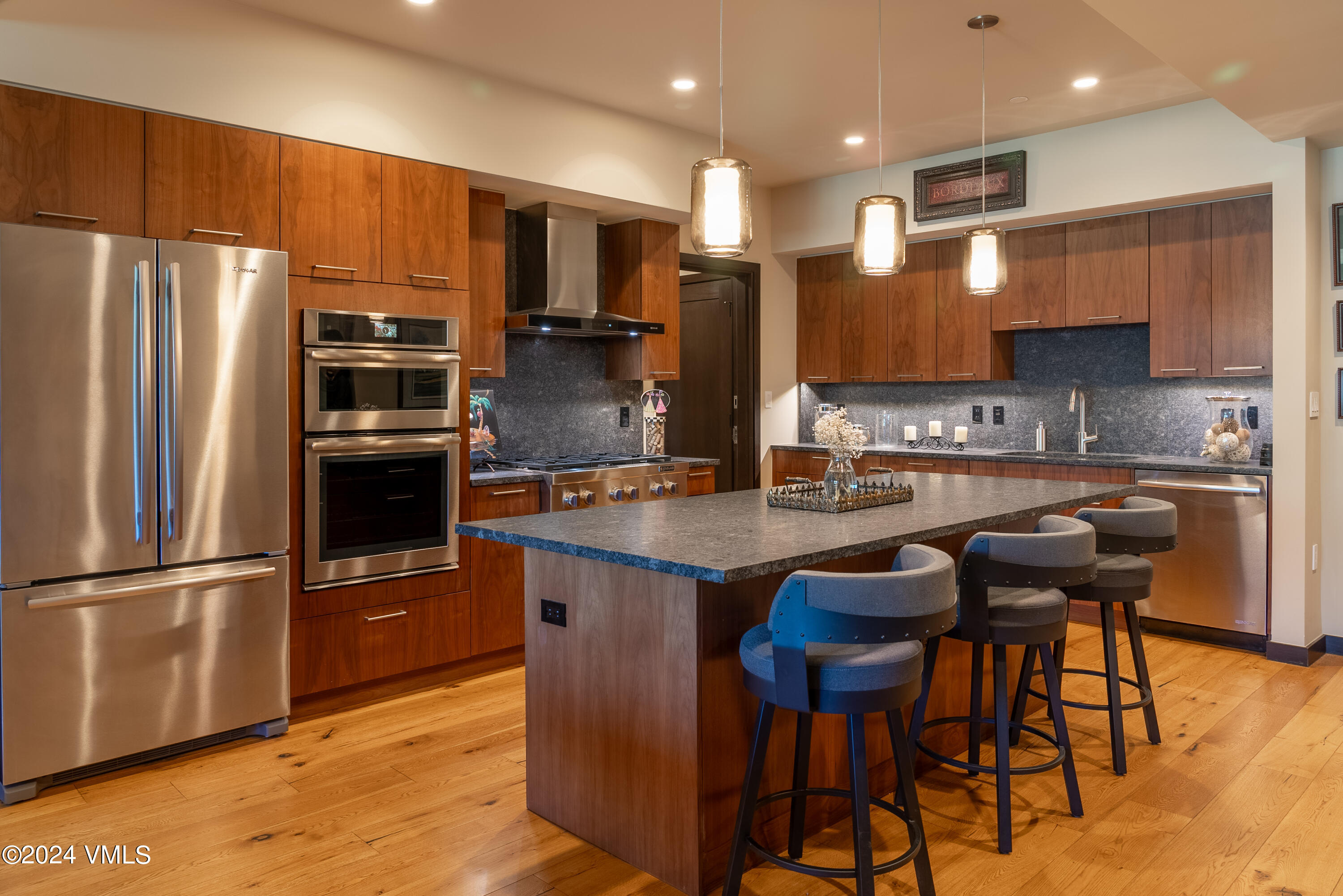 701 W Lionshead Circle, W201