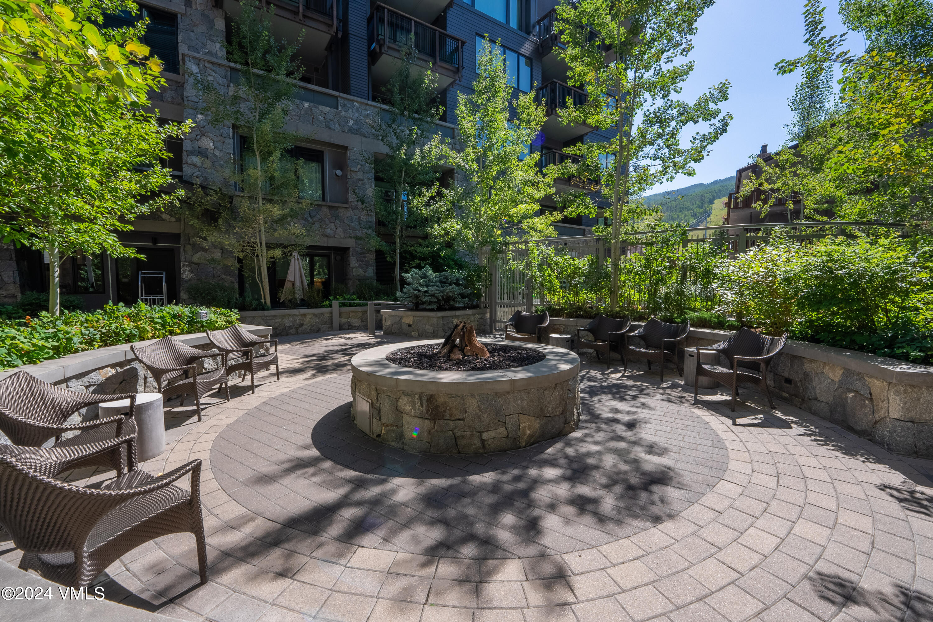 701 W Lionshead Circle, W201