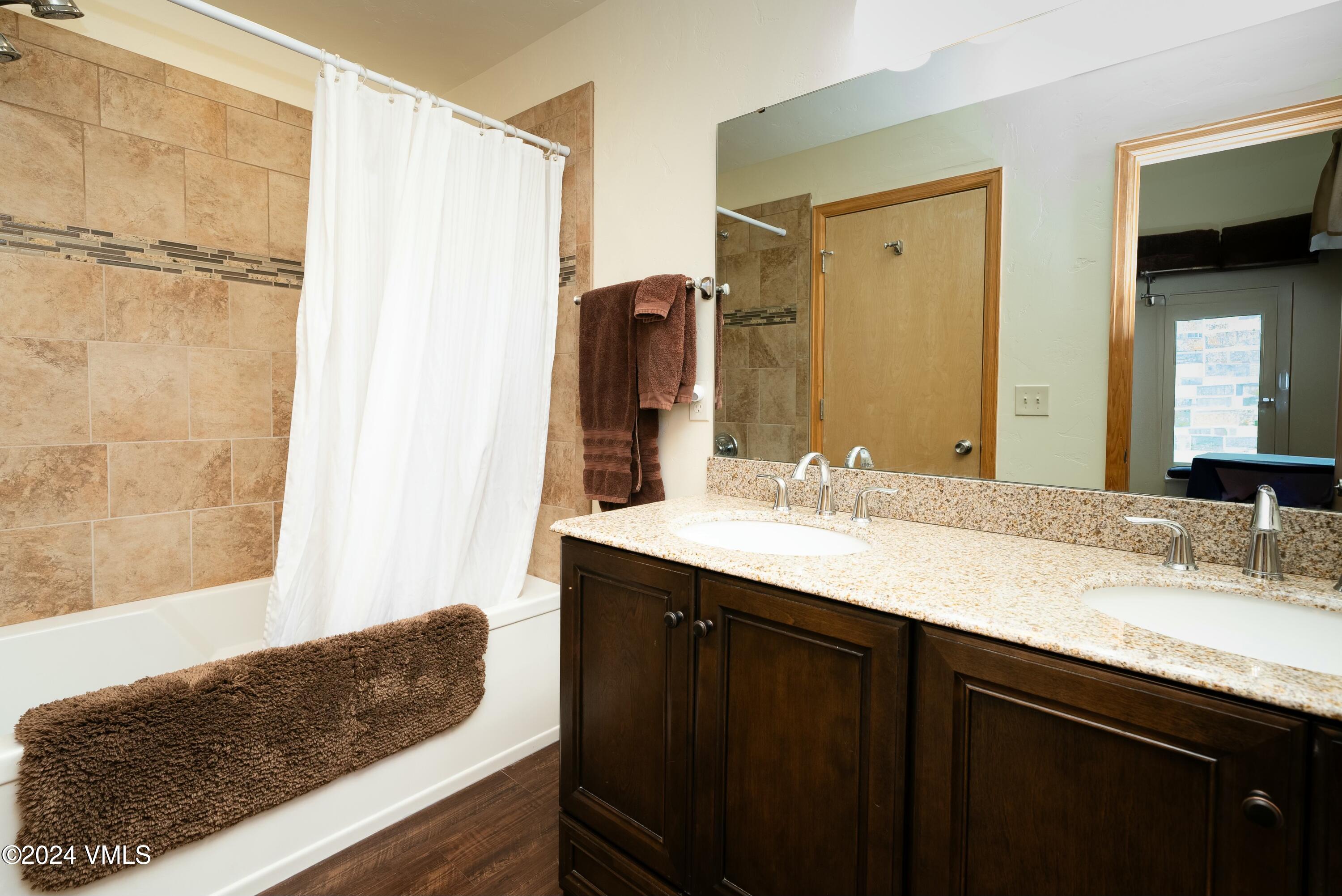 228 & 238 W Beaver Creek Boulevard, A & B