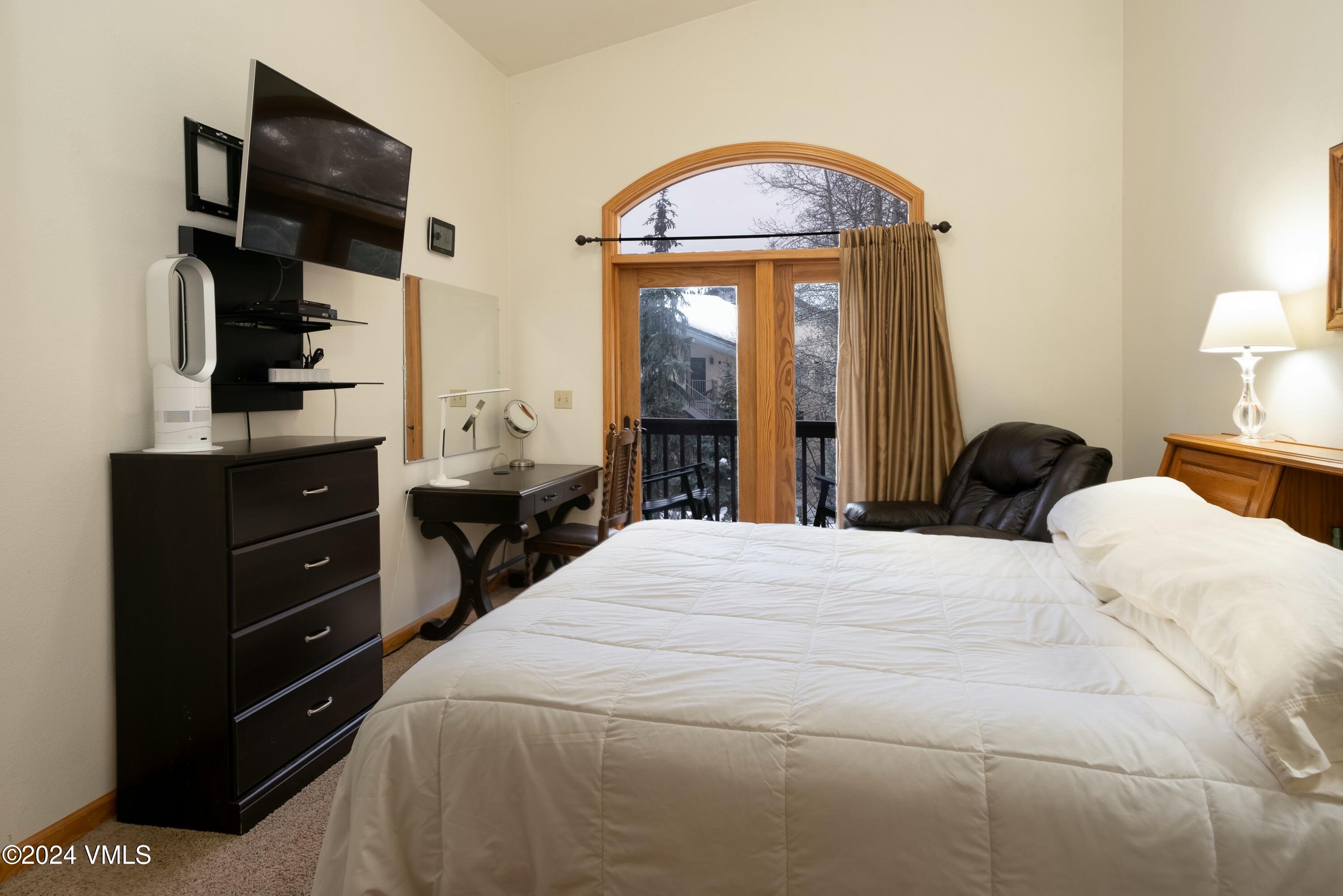 228 & 238 W Beaver Creek Boulevard, A & B