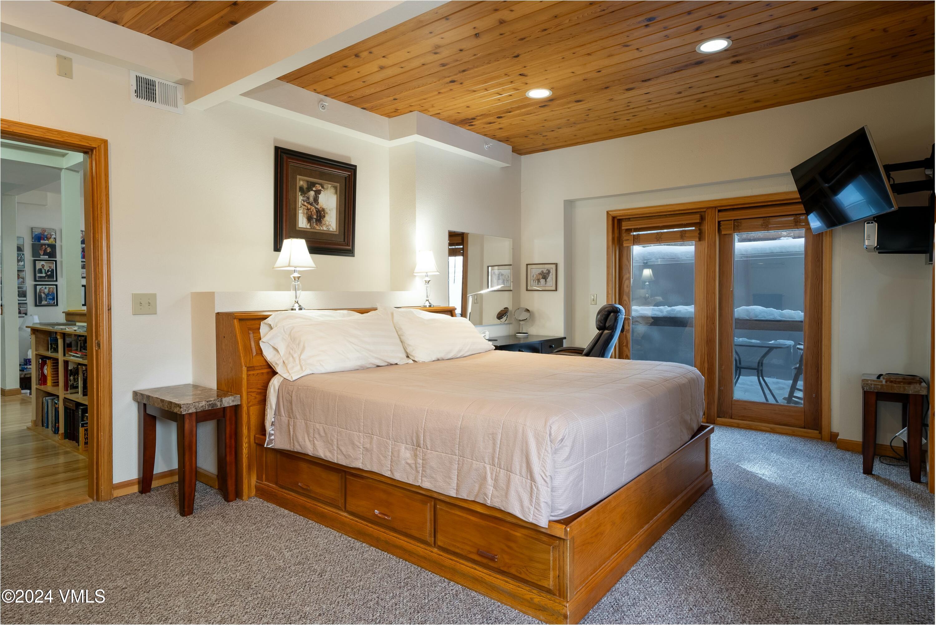 228 & 238 W Beaver Creek Boulevard, A & B