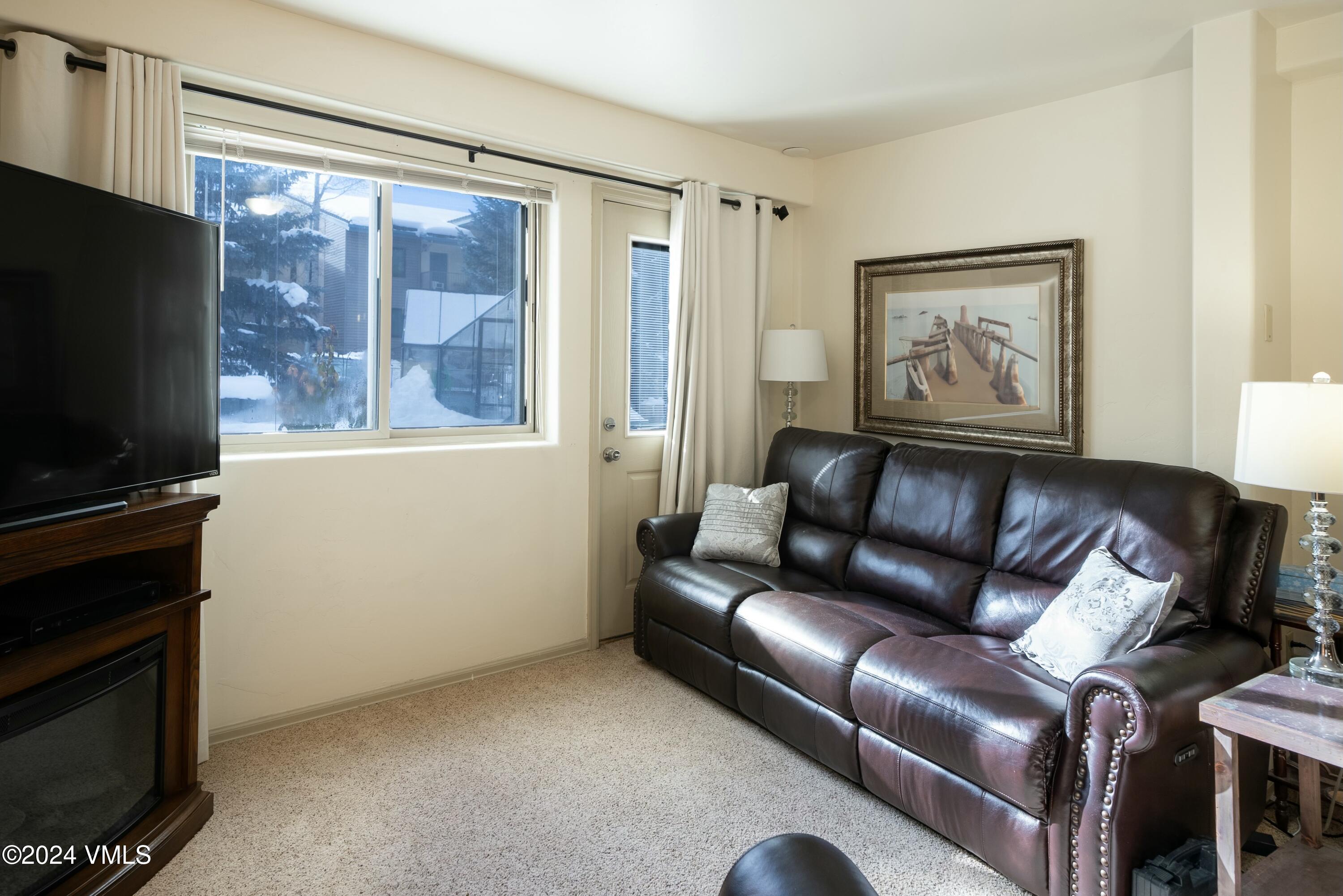 228 & 238 W Beaver Creek Boulevard, A & B