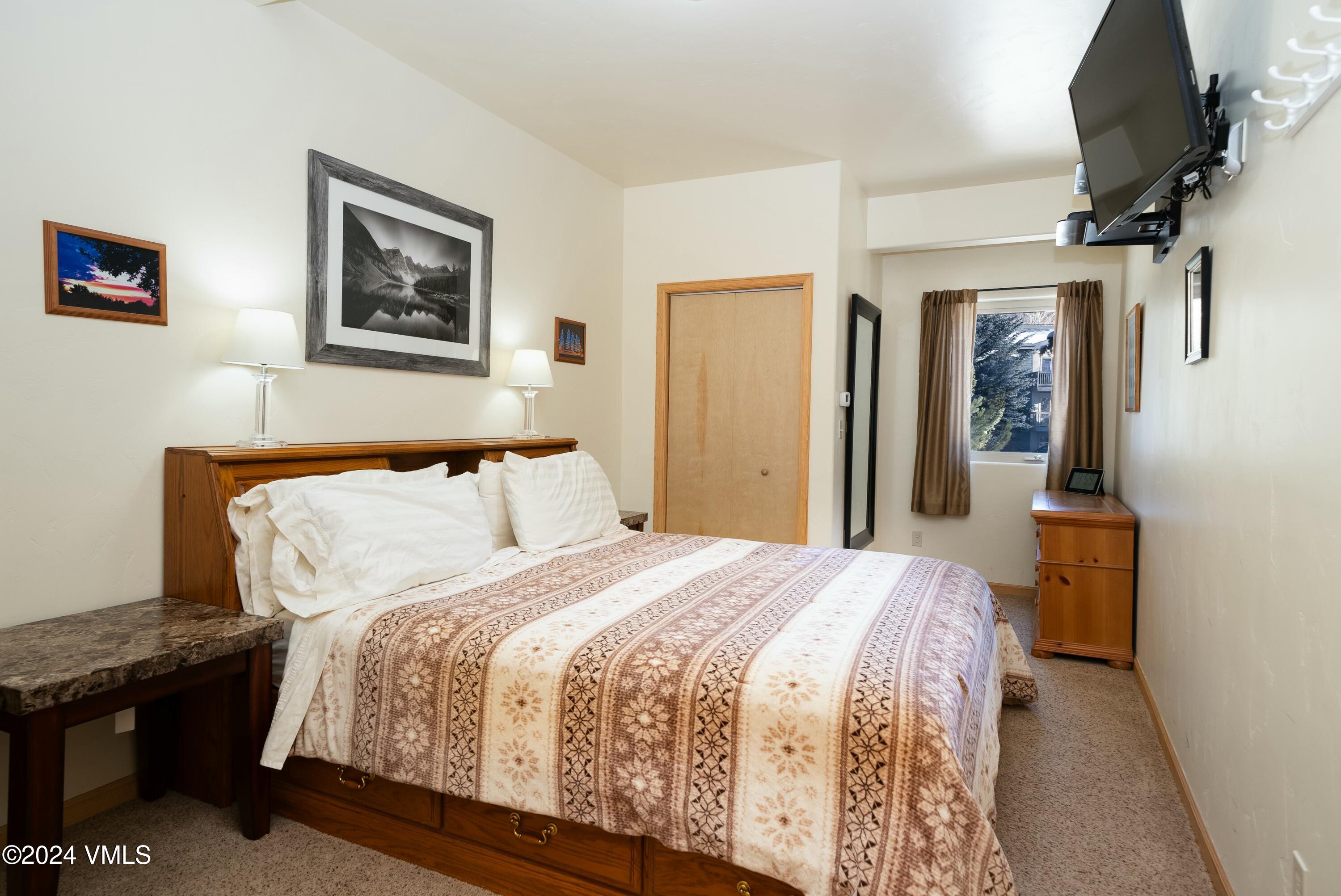 228 & 238 W Beaver Creek Boulevard, A & B