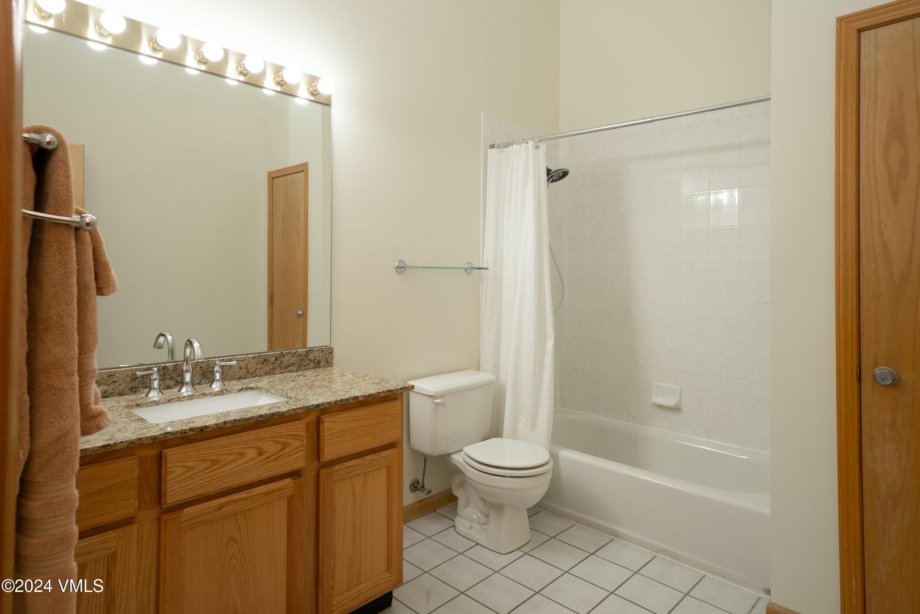 228 & 238 W Beaver Creek Boulevard, A & B