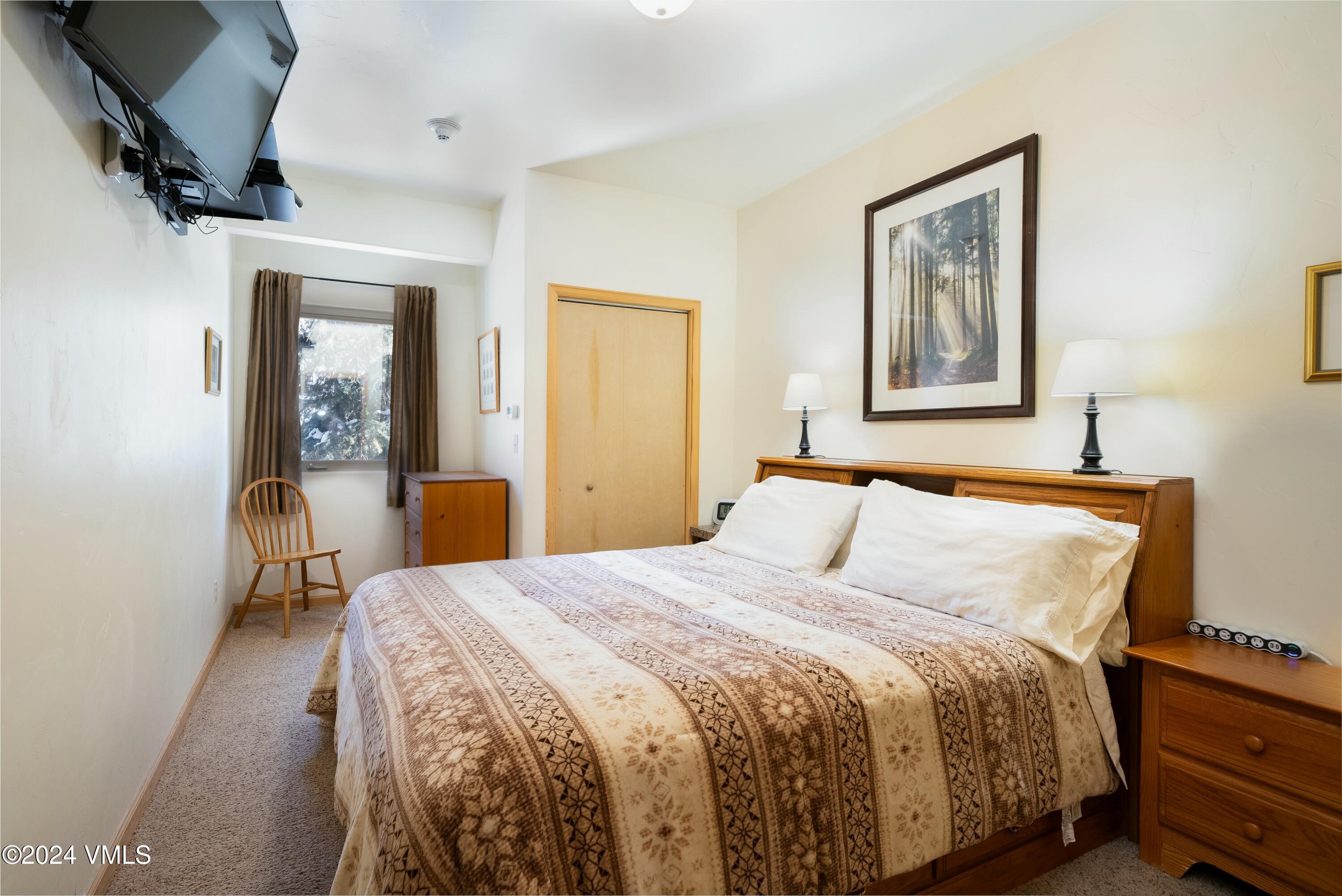 228 & 238 W Beaver Creek Boulevard, A & B