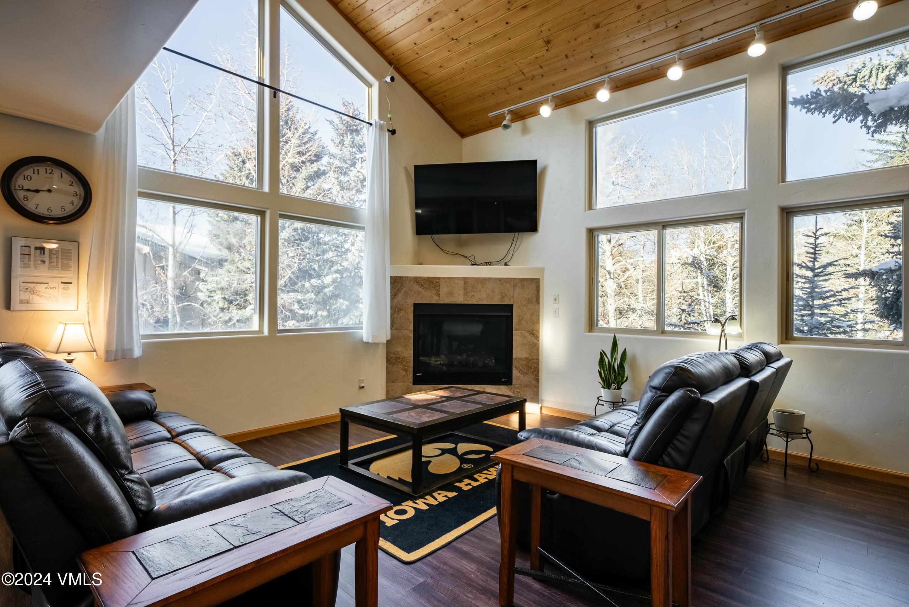 228 & 238 W Beaver Creek Boulevard, A & B
