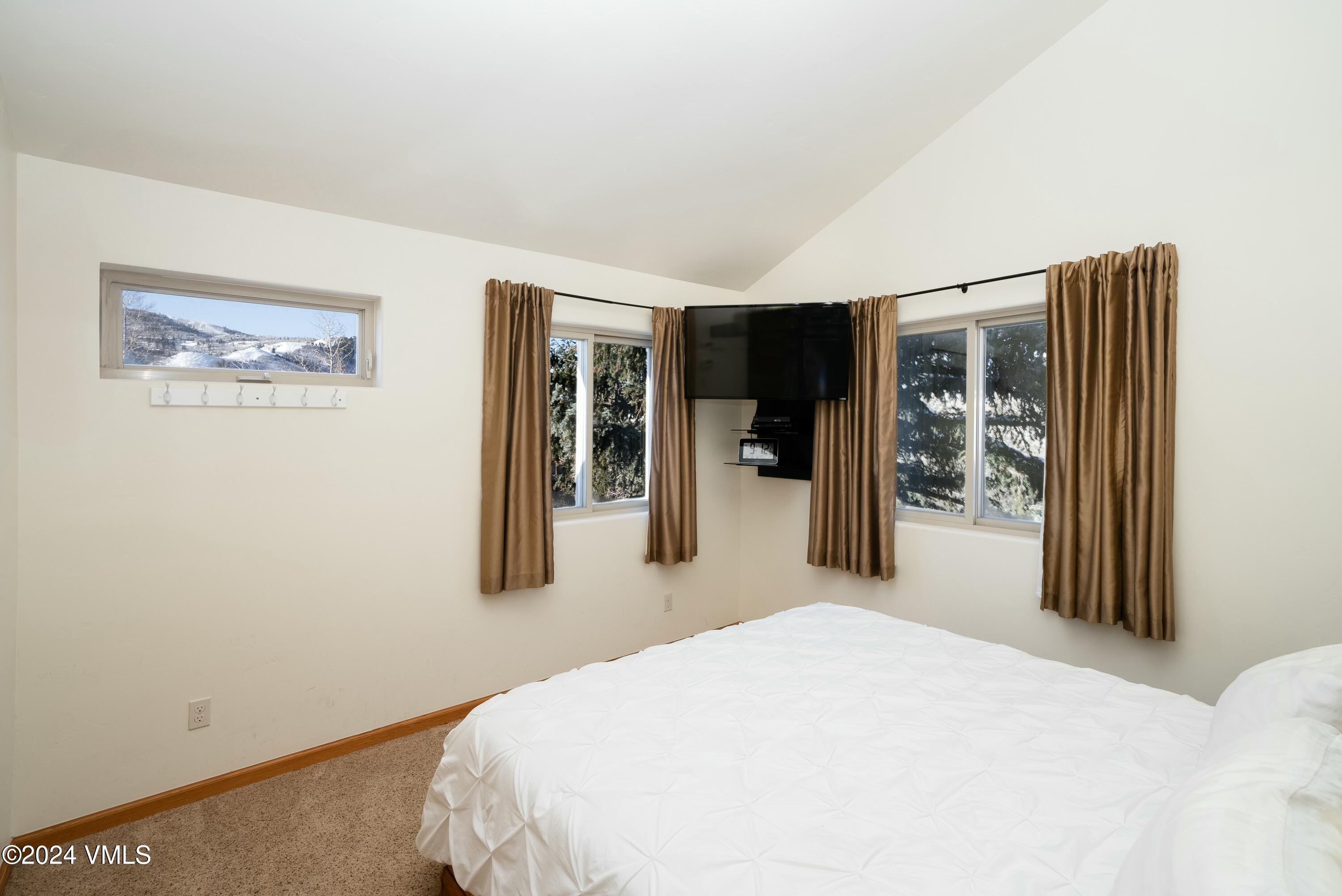 228 & 238 W Beaver Creek Boulevard, A & B