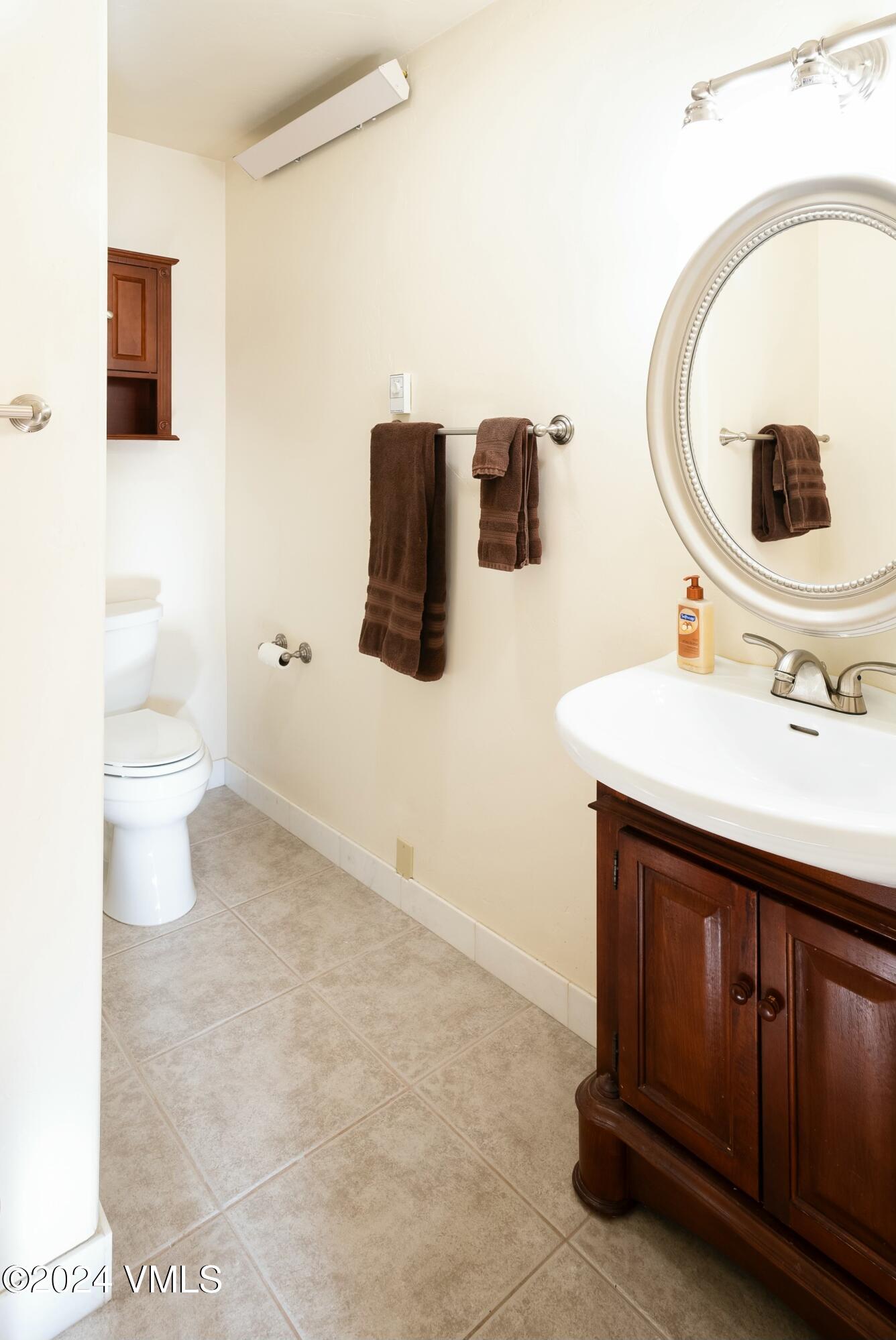 228 & 238 W Beaver Creek Boulevard, A & B