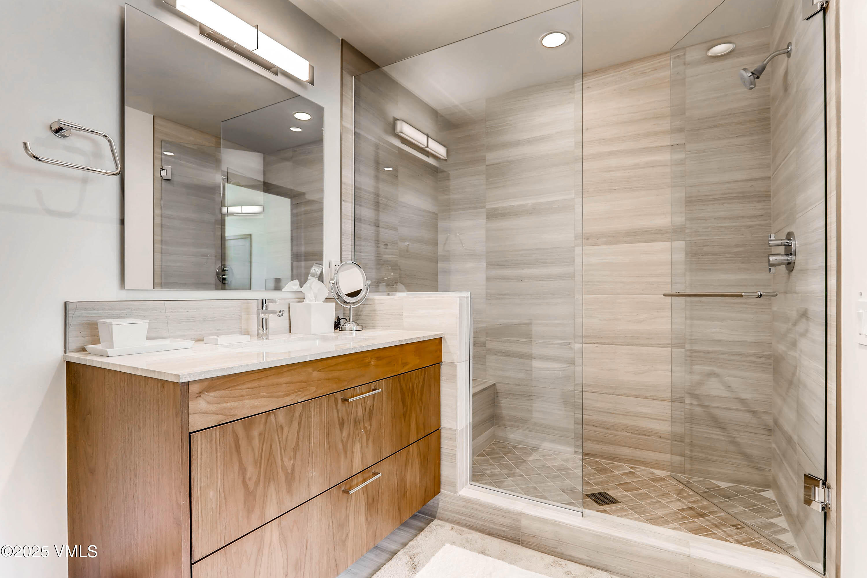 701 W Lionshead Circle, E307