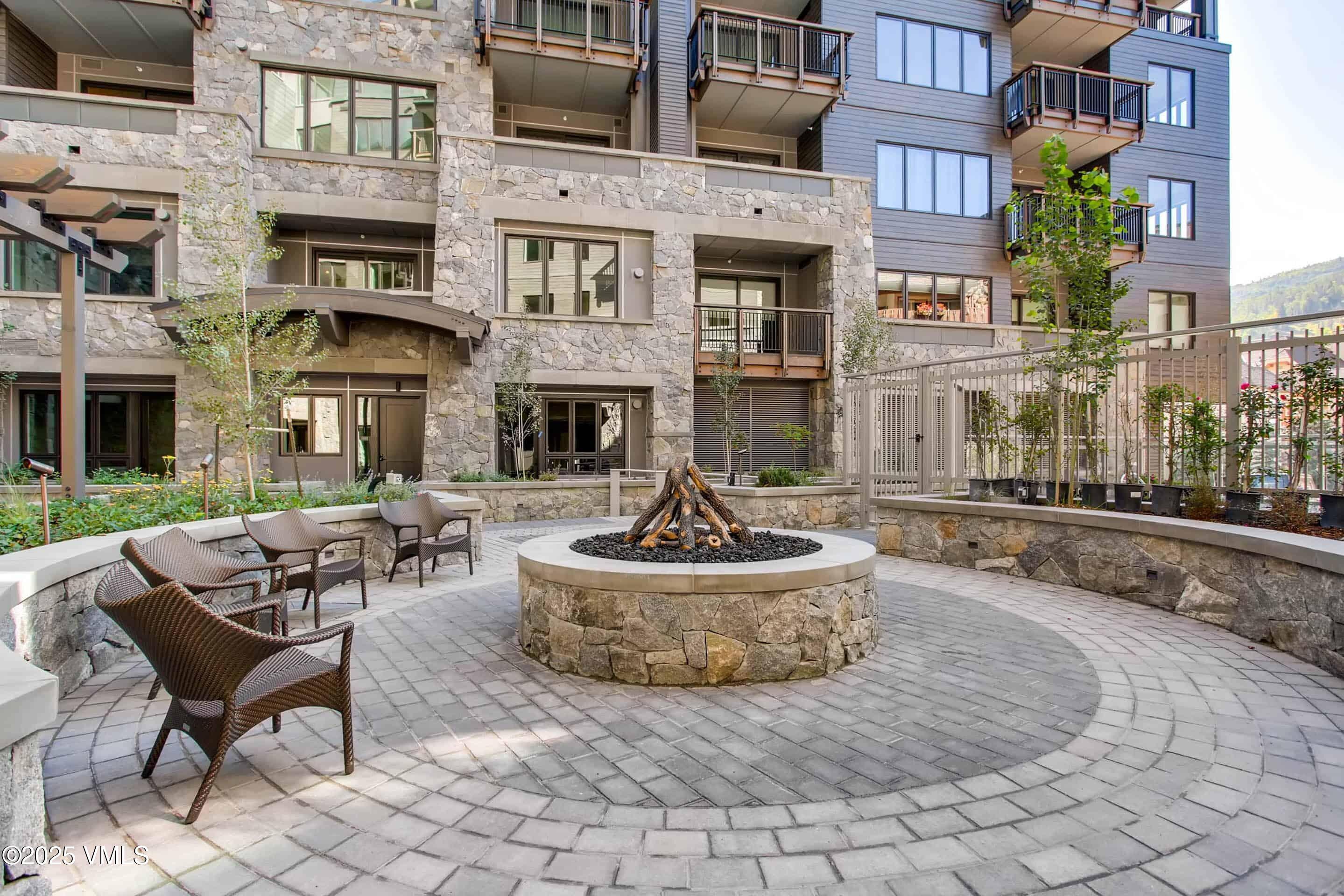 701 W Lionshead Circle, E307