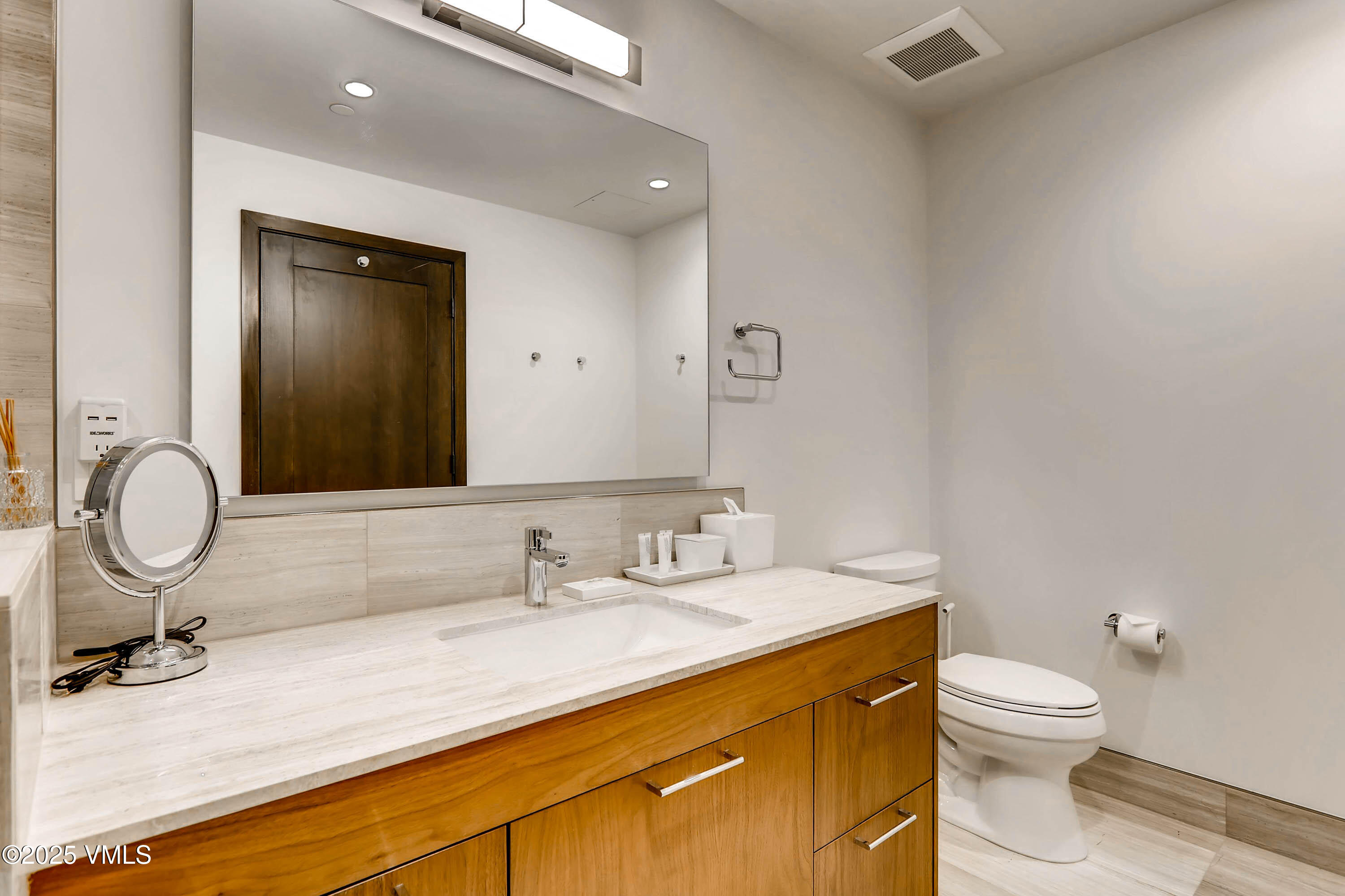 701 W Lionshead Circle, E307