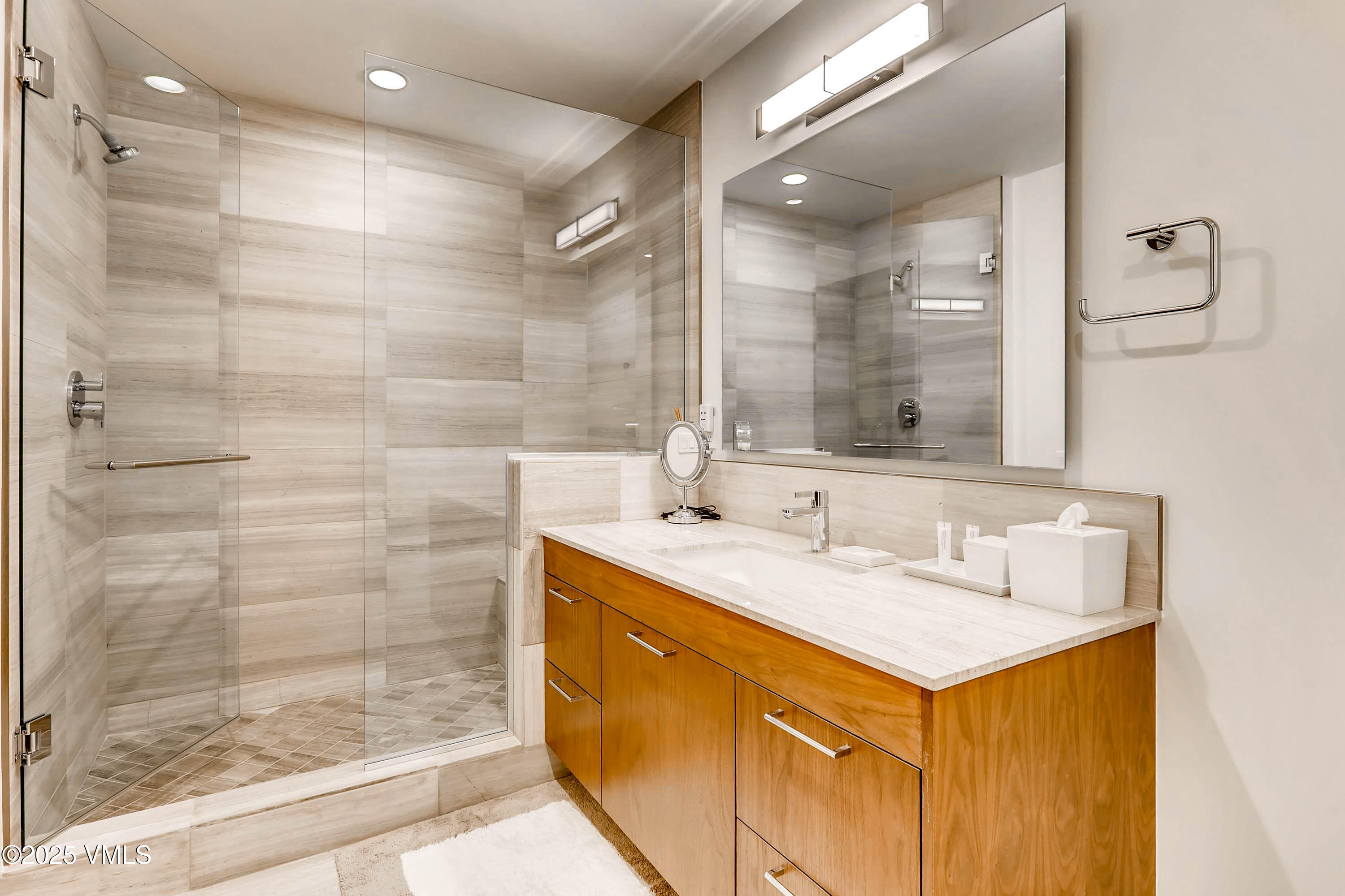 701 W Lionshead Circle, E307