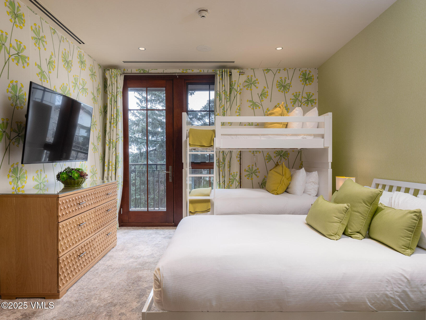 141 E Meadow Drive, 3B South