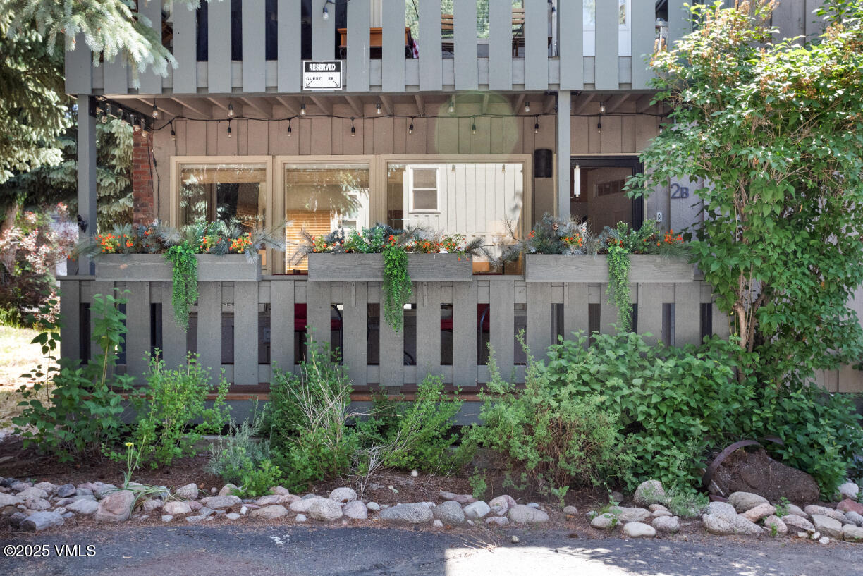909 Red Sandstone, B2