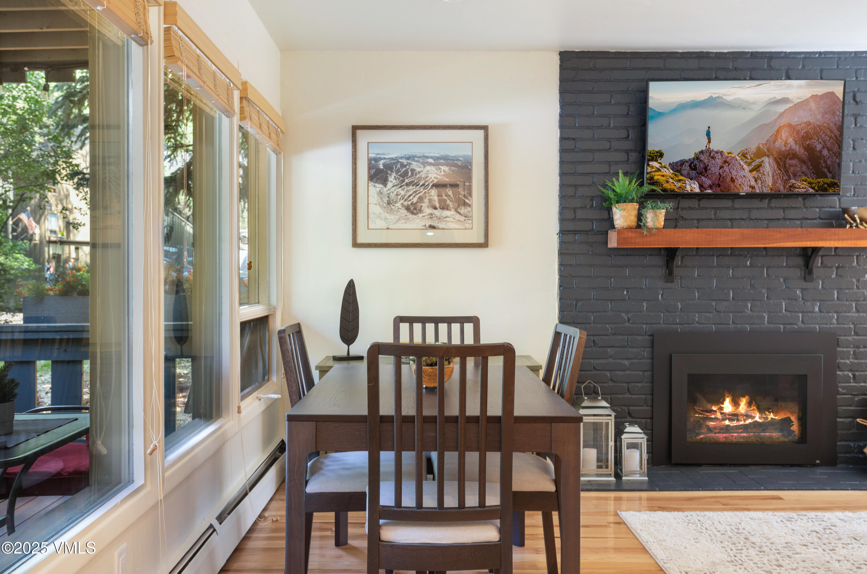 909 Red Sandstone, B2