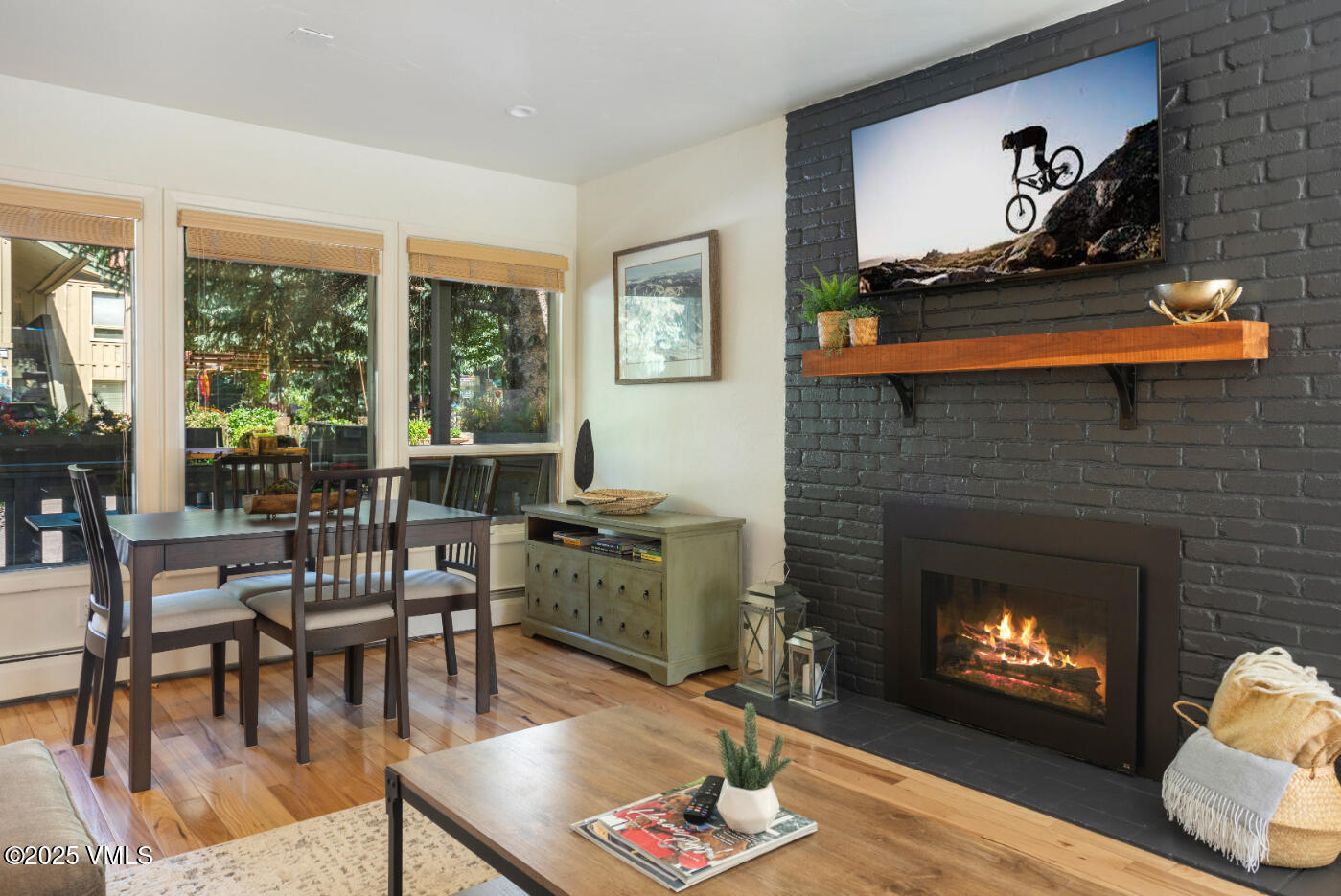 909 Red Sandstone, B2