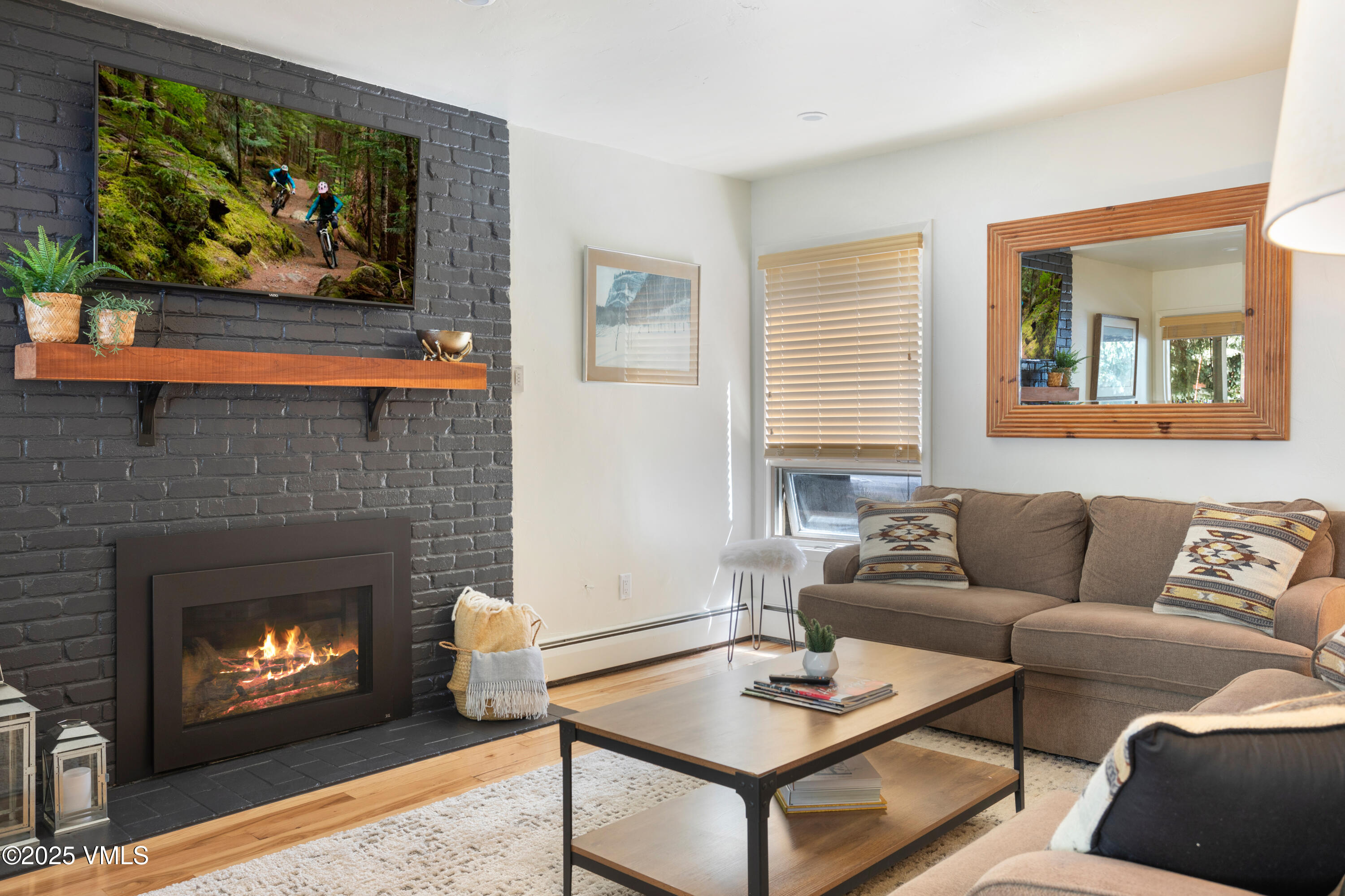 909 Red Sandstone, B2
