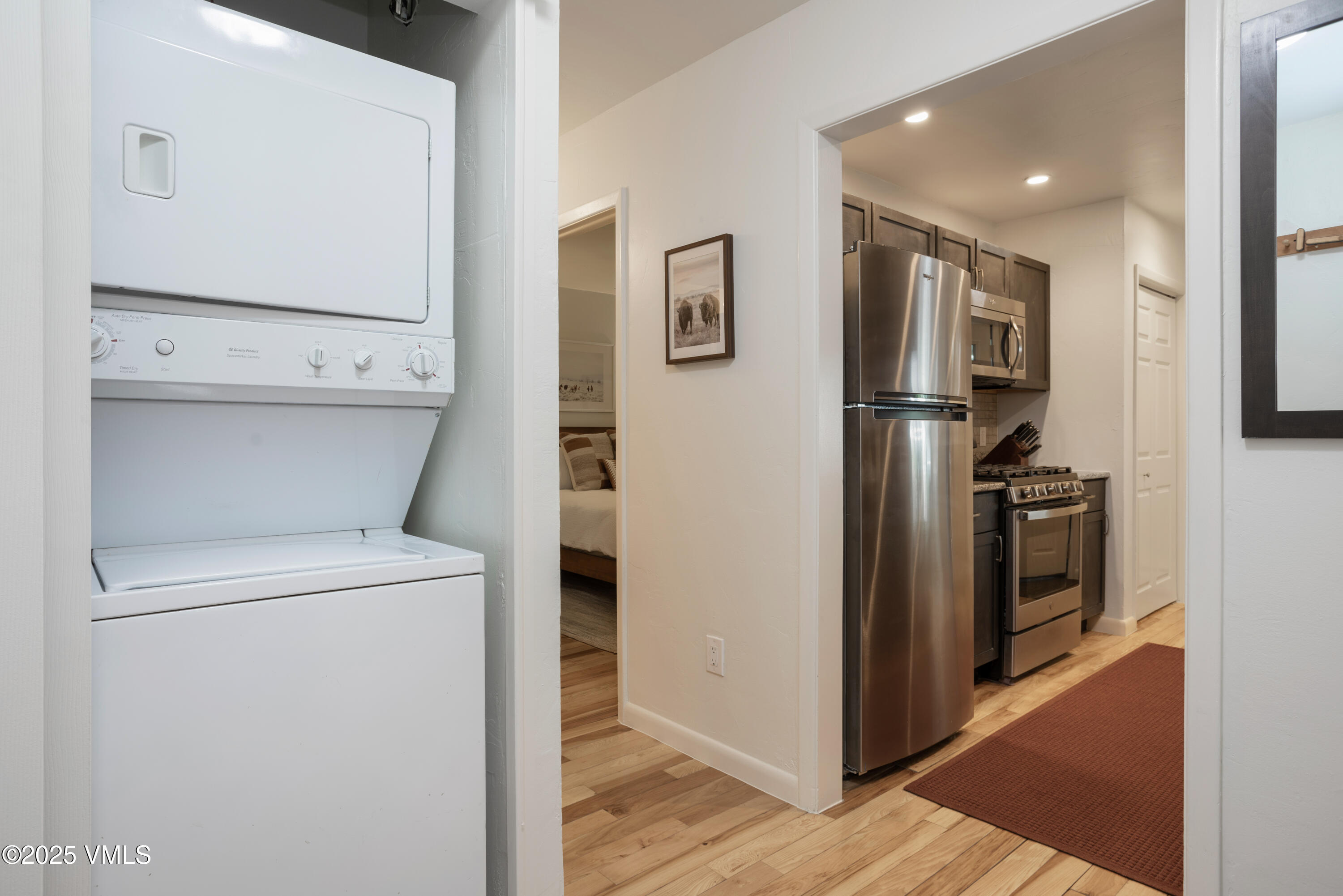 909 Red Sandstone, B2