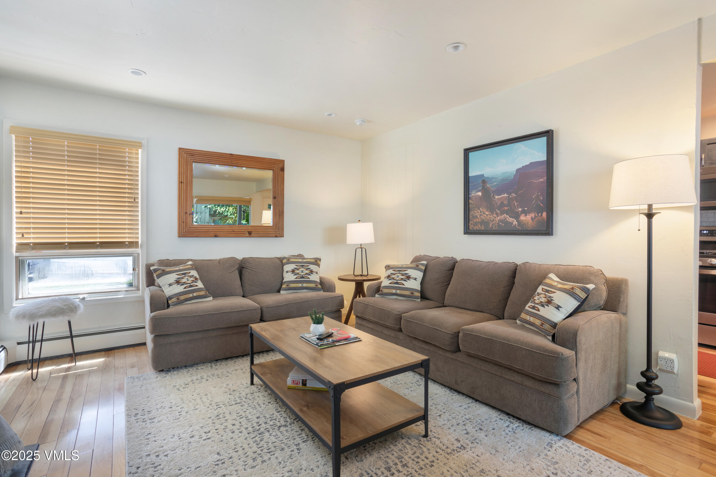 909 Red Sandstone, B2