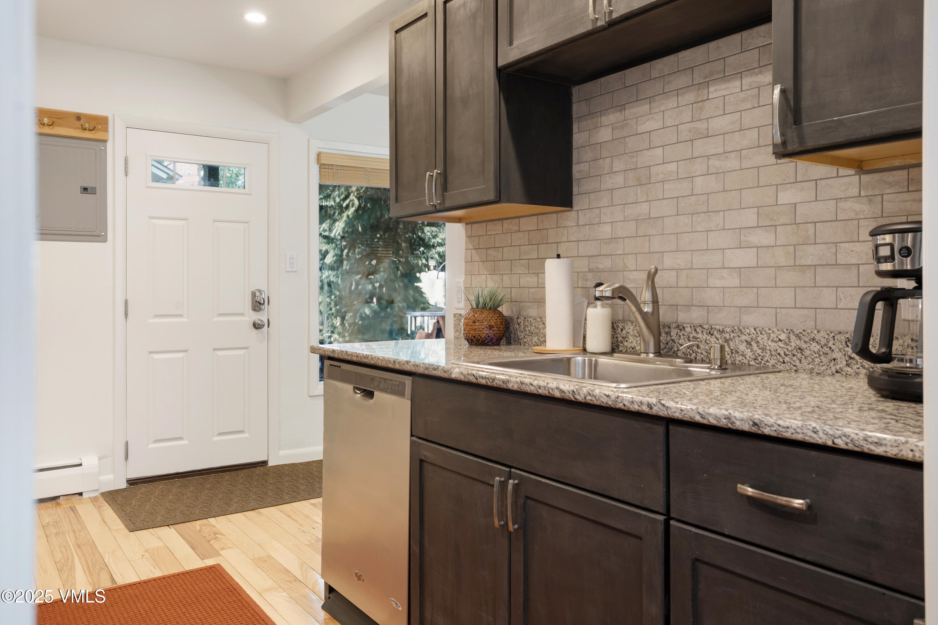 909 Red Sandstone, B2
