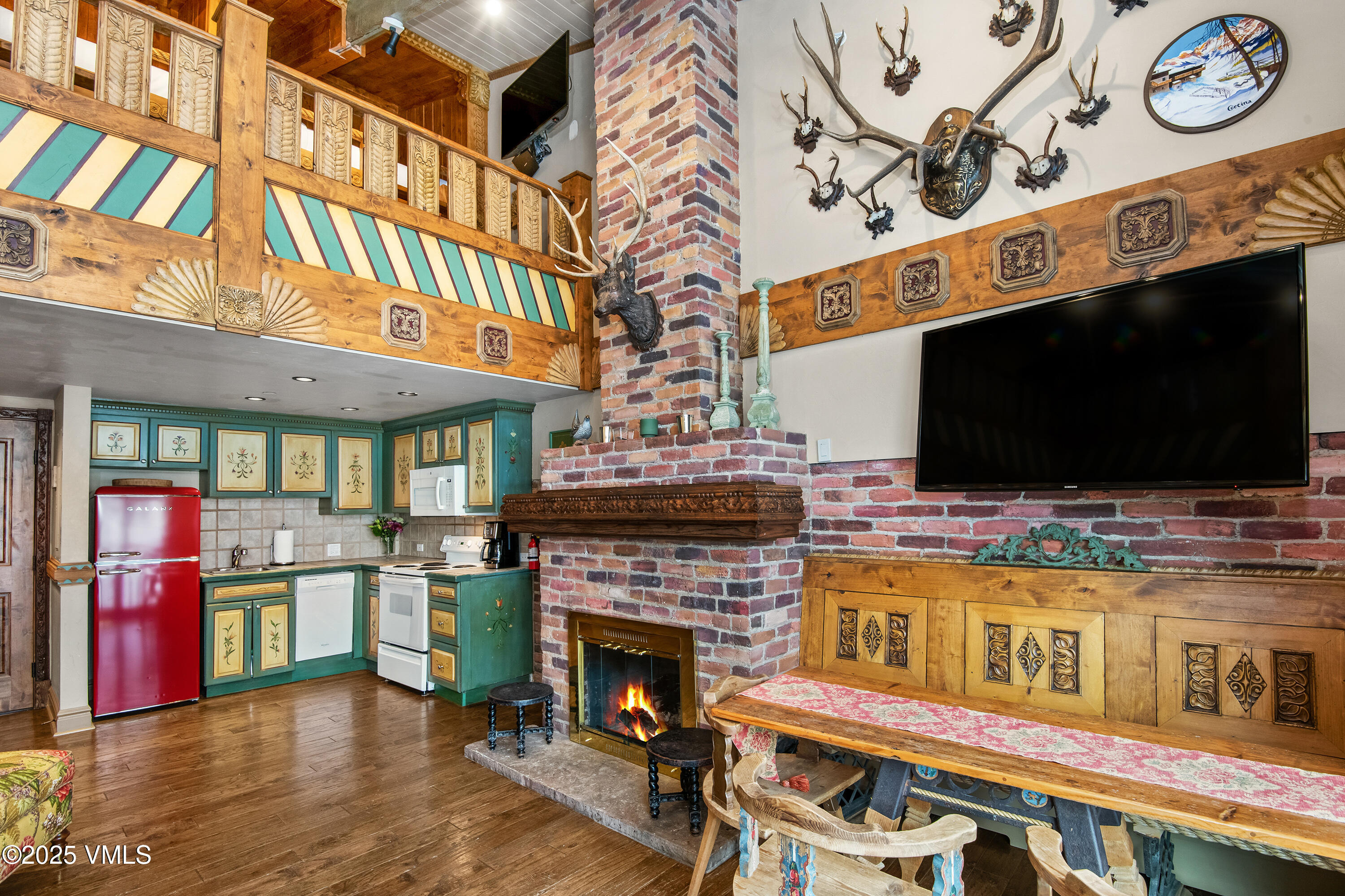 225 Wall Street, 303