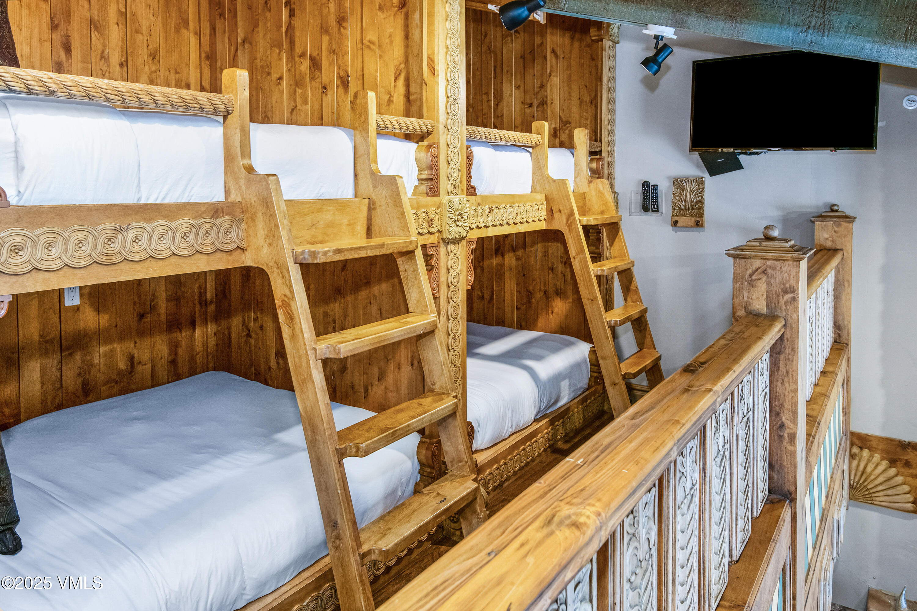 225 Wall Street, 303