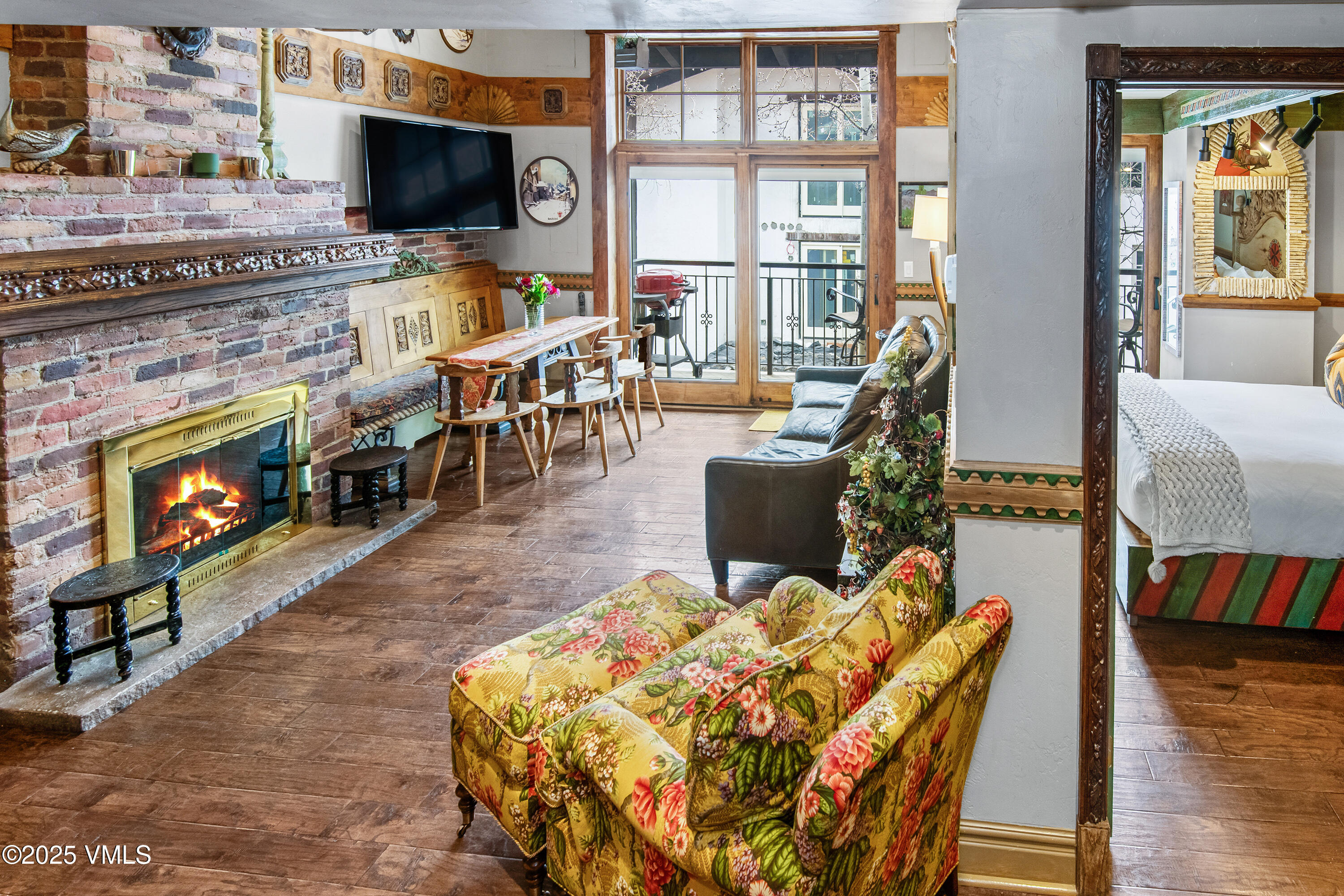 225 Wall Street, 303