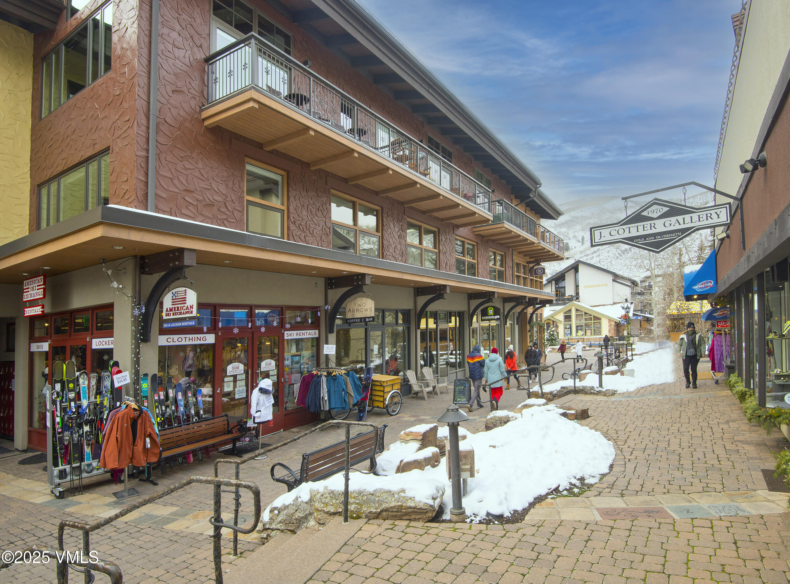 225 Wall Street, 303