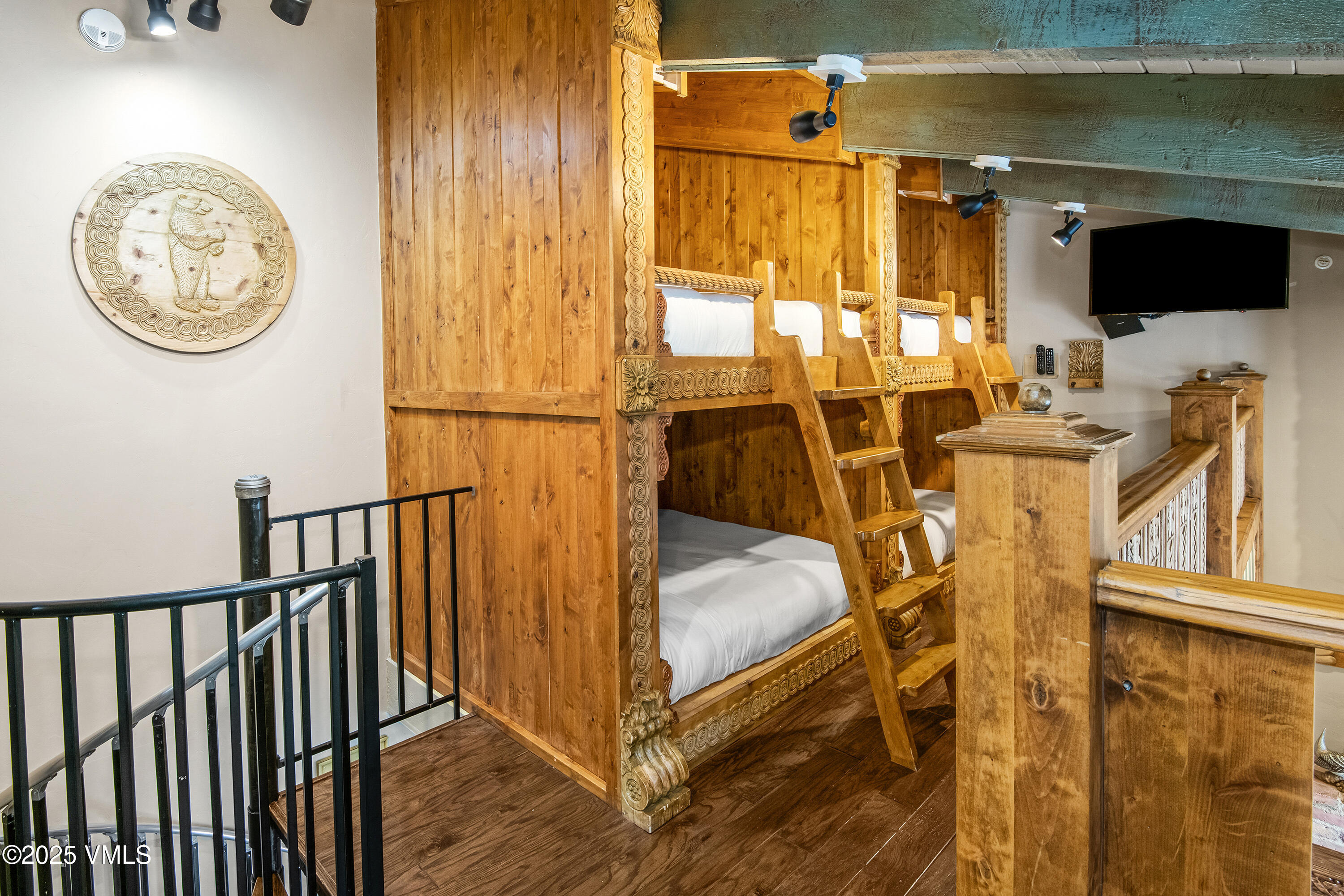 225 Wall Street, 303