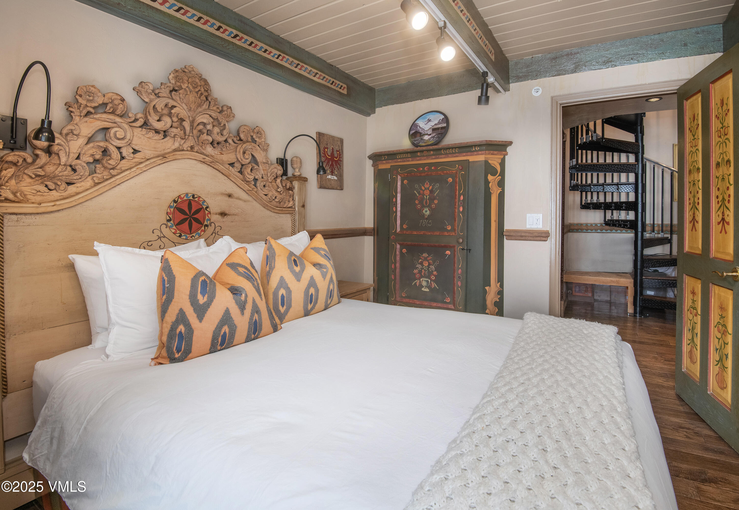 225 Wall Street, 303