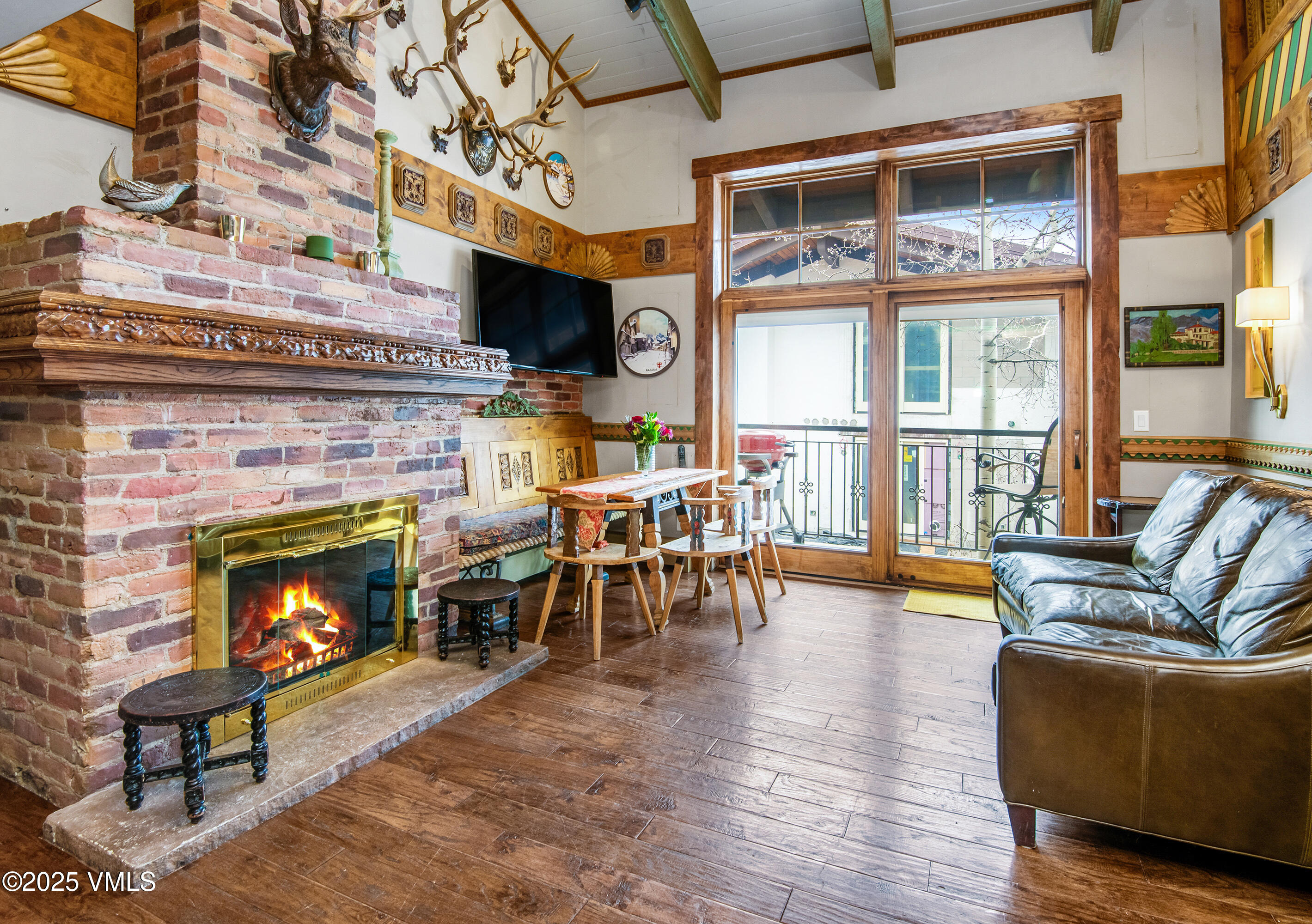 225 Wall Street, 303