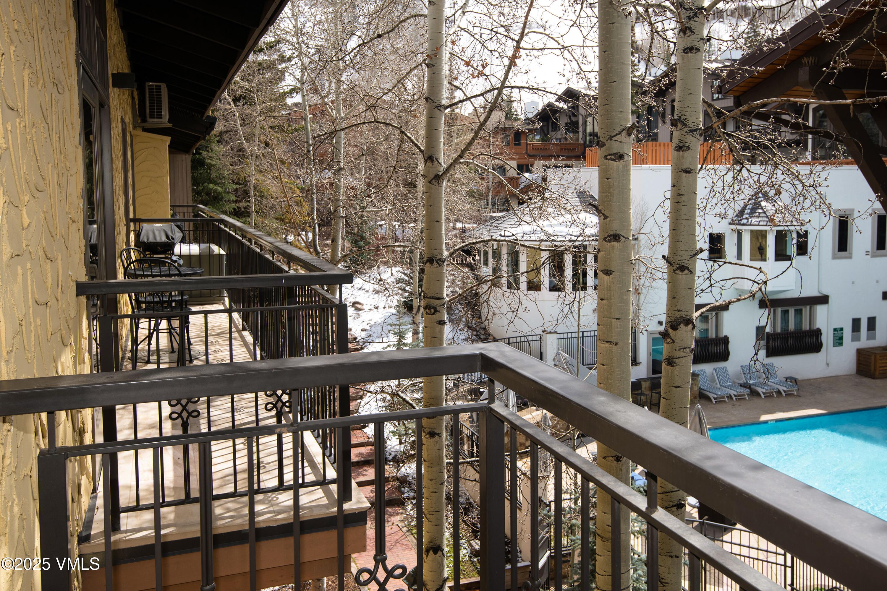 225 Wall Street, 303